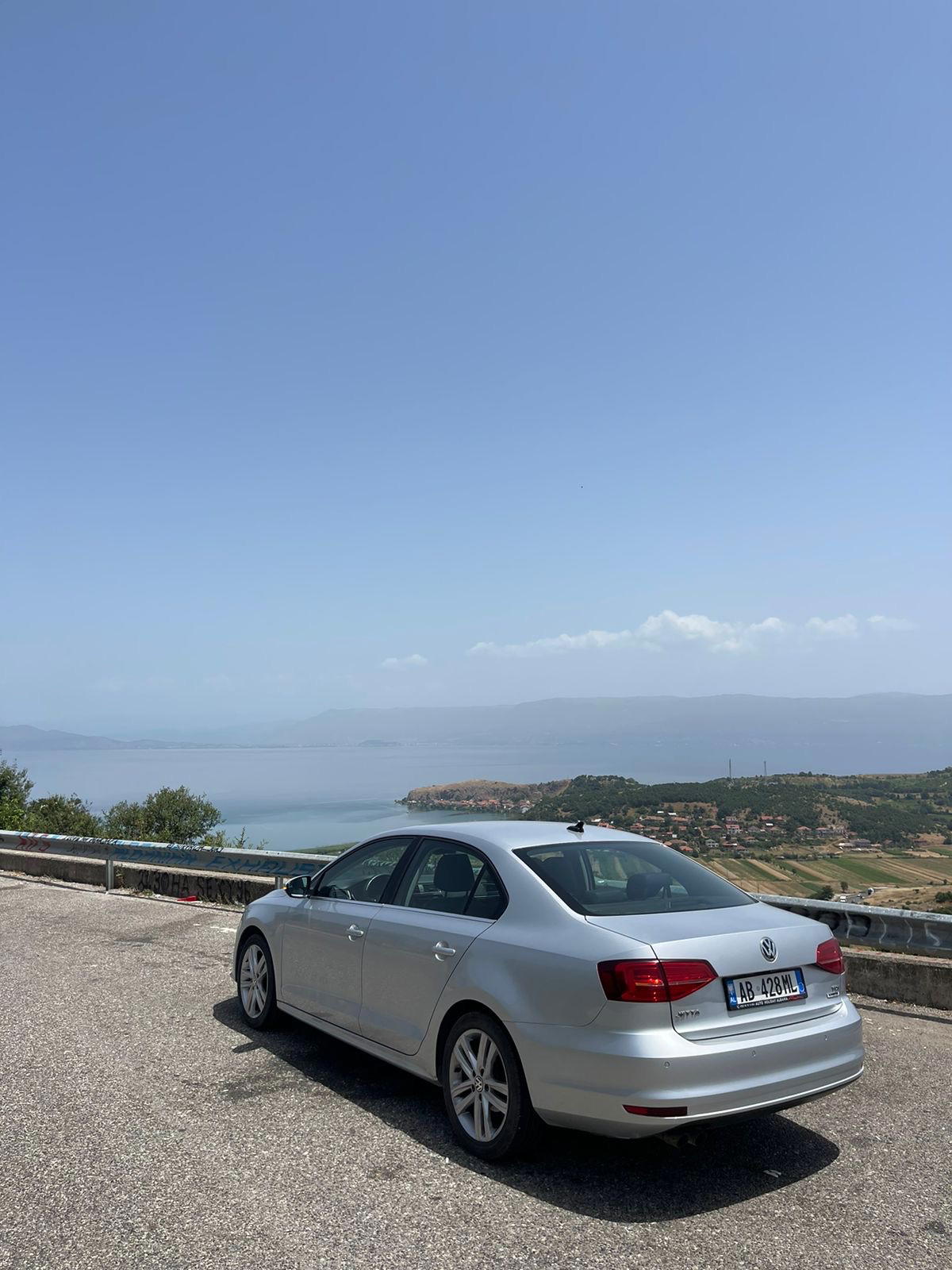 Volkswagen Jetta - side view