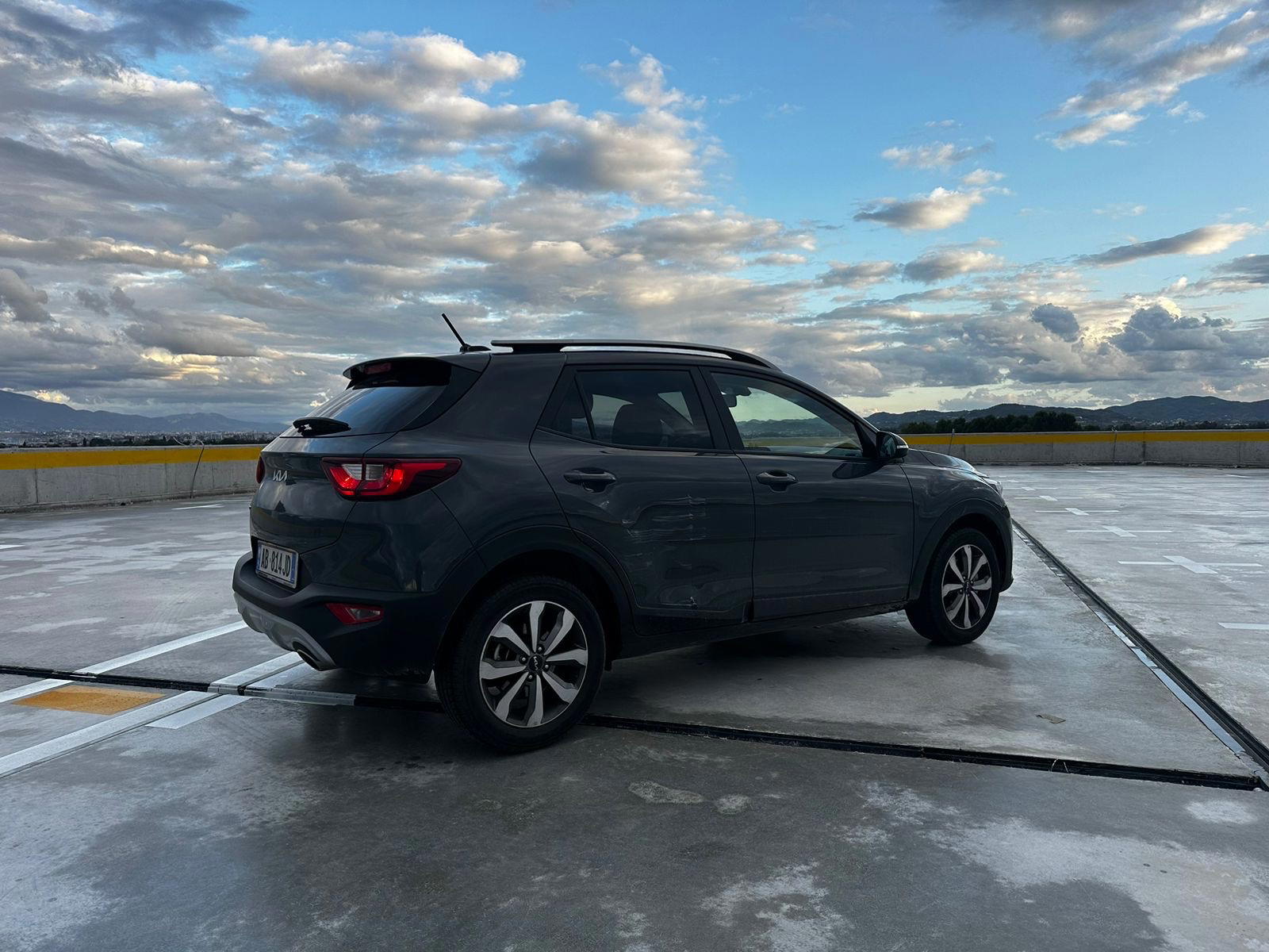 Kia Seltos - side view