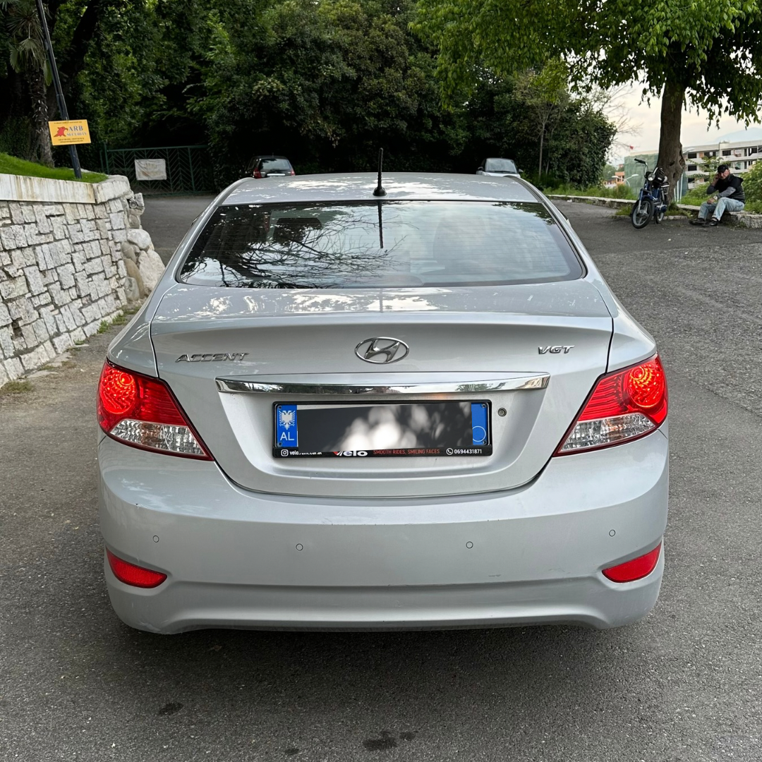 Hyundai Accent - photo 3