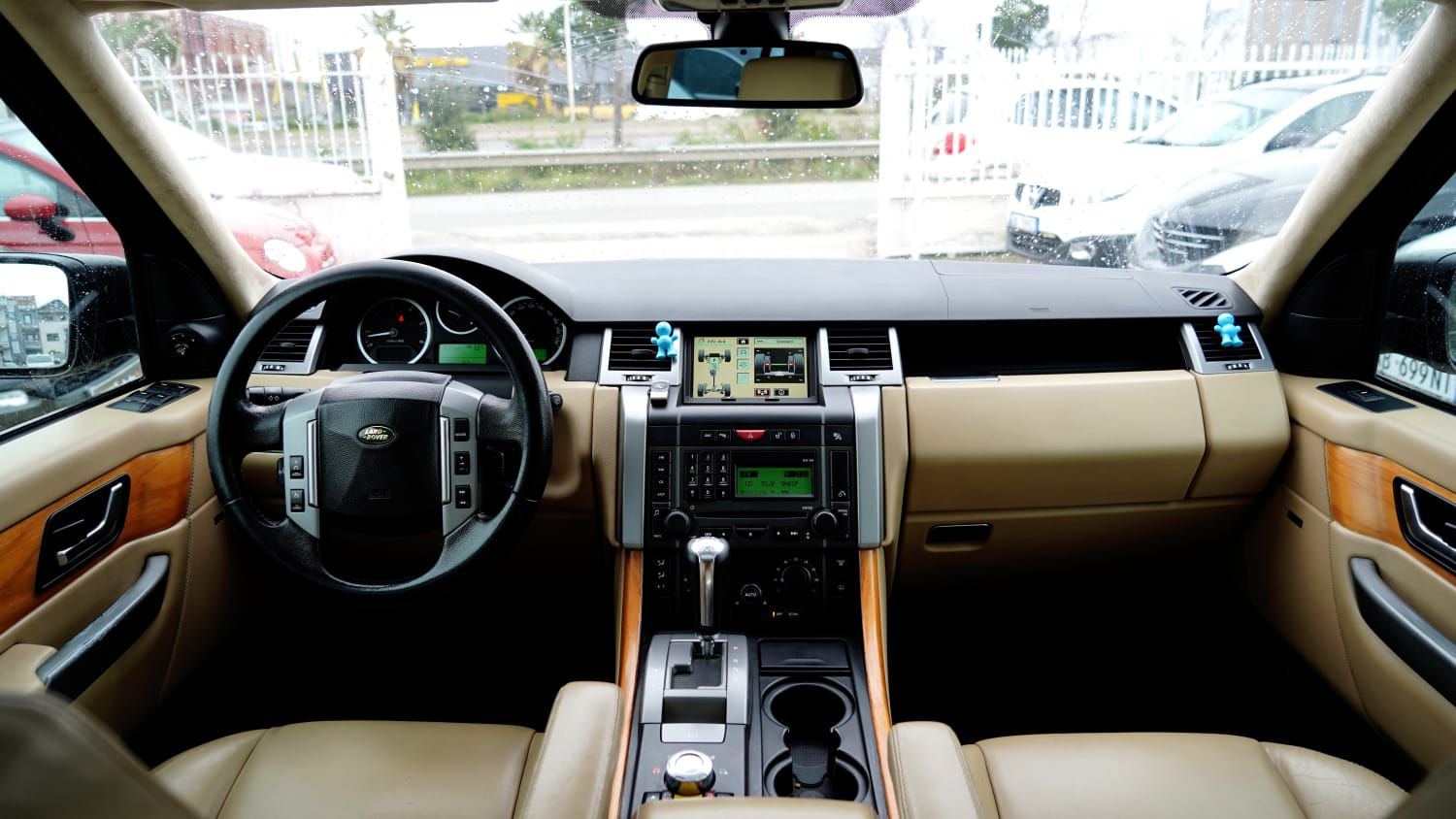 Land Rover Range Rover Sport - side view
