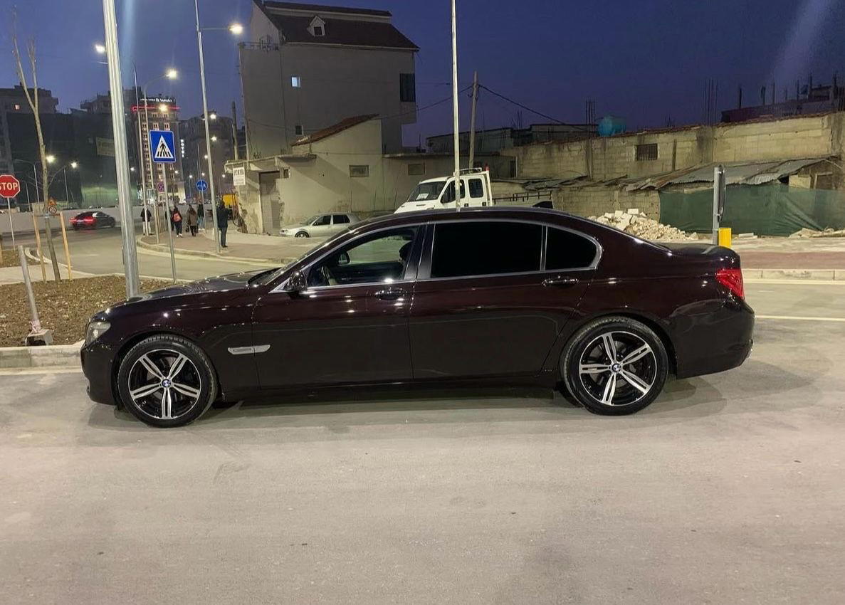 BMW 7 Series - photo 4
