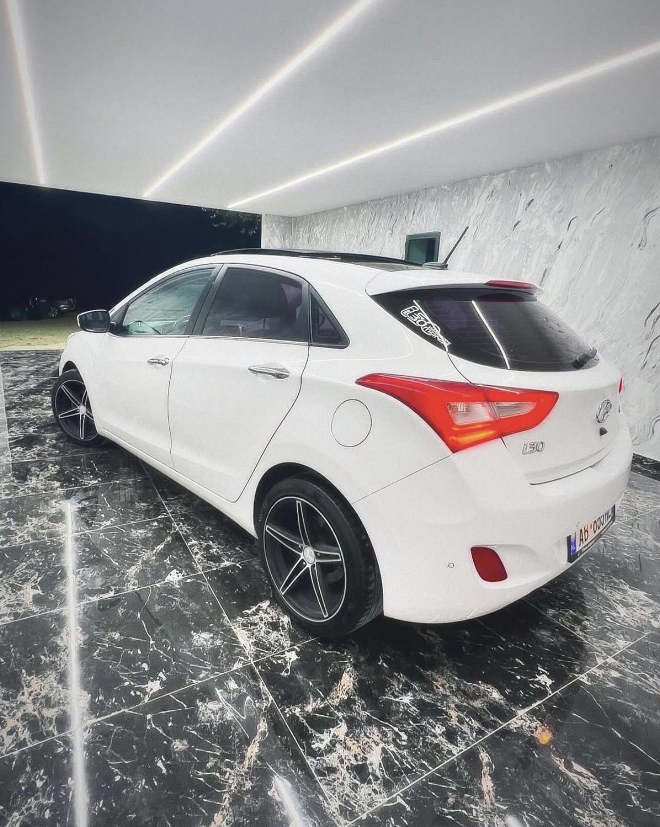 Hyundai I30 - side view