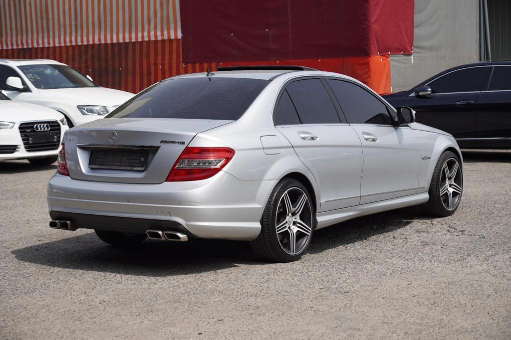 Mercedes-Benz C-Class - side view