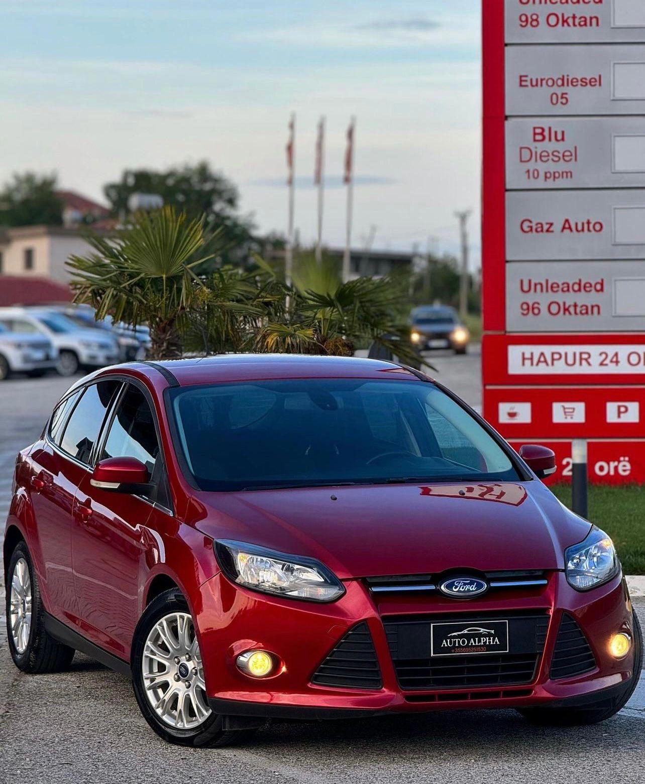 Ford Focus ST - side view