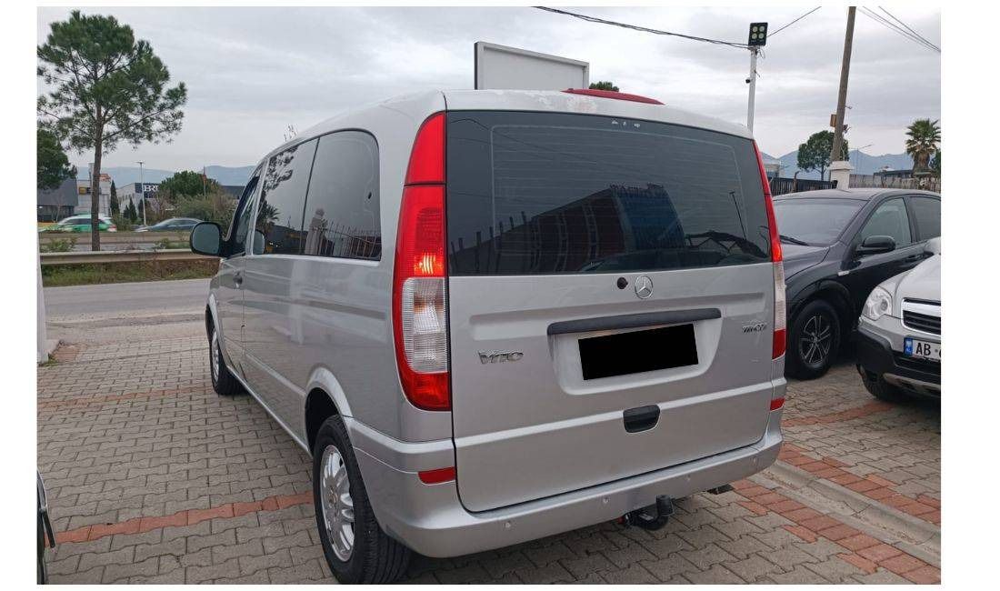 Mercedes-Benz Vito - side view