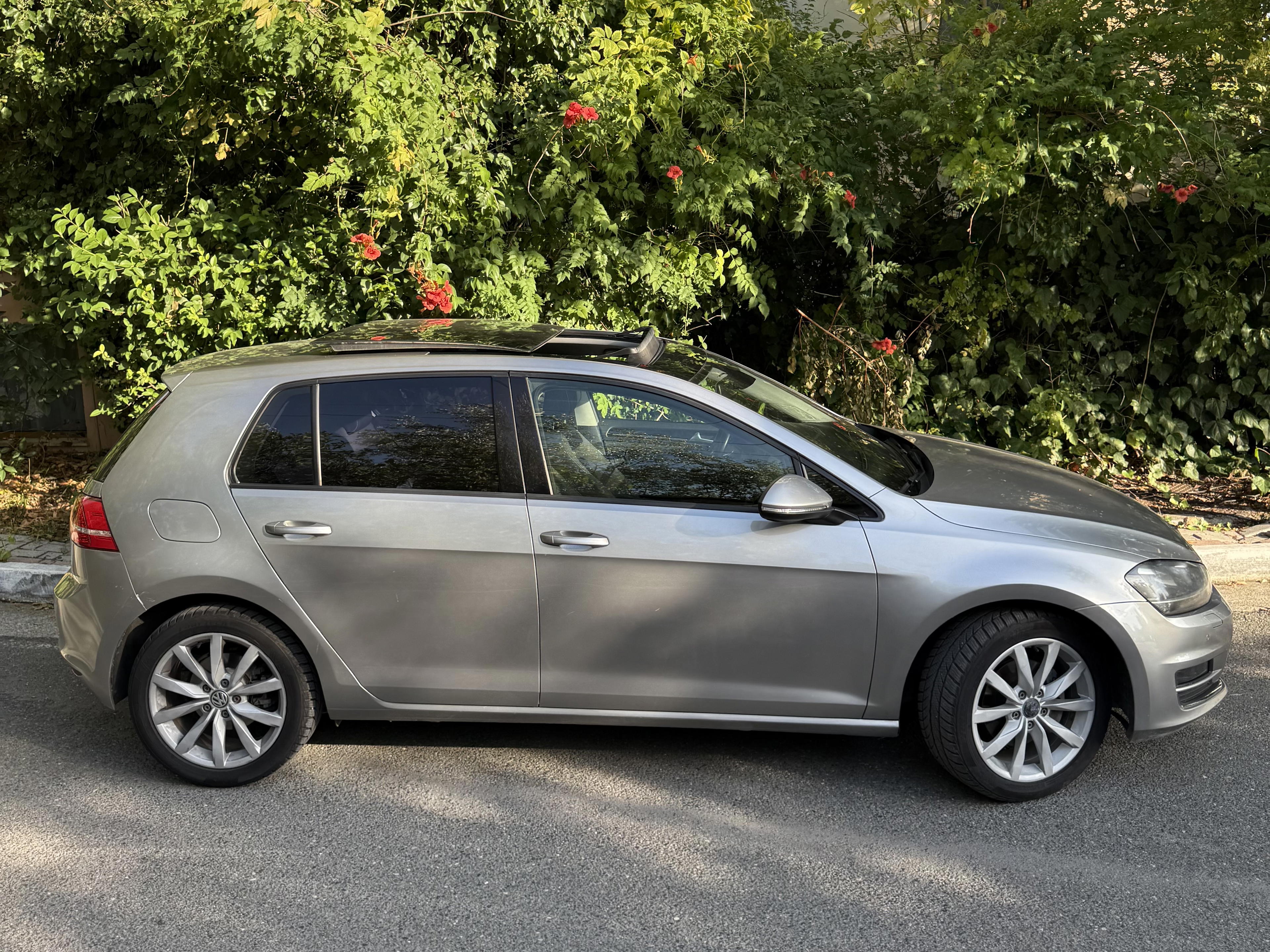 Volkswagen Golf - main photo