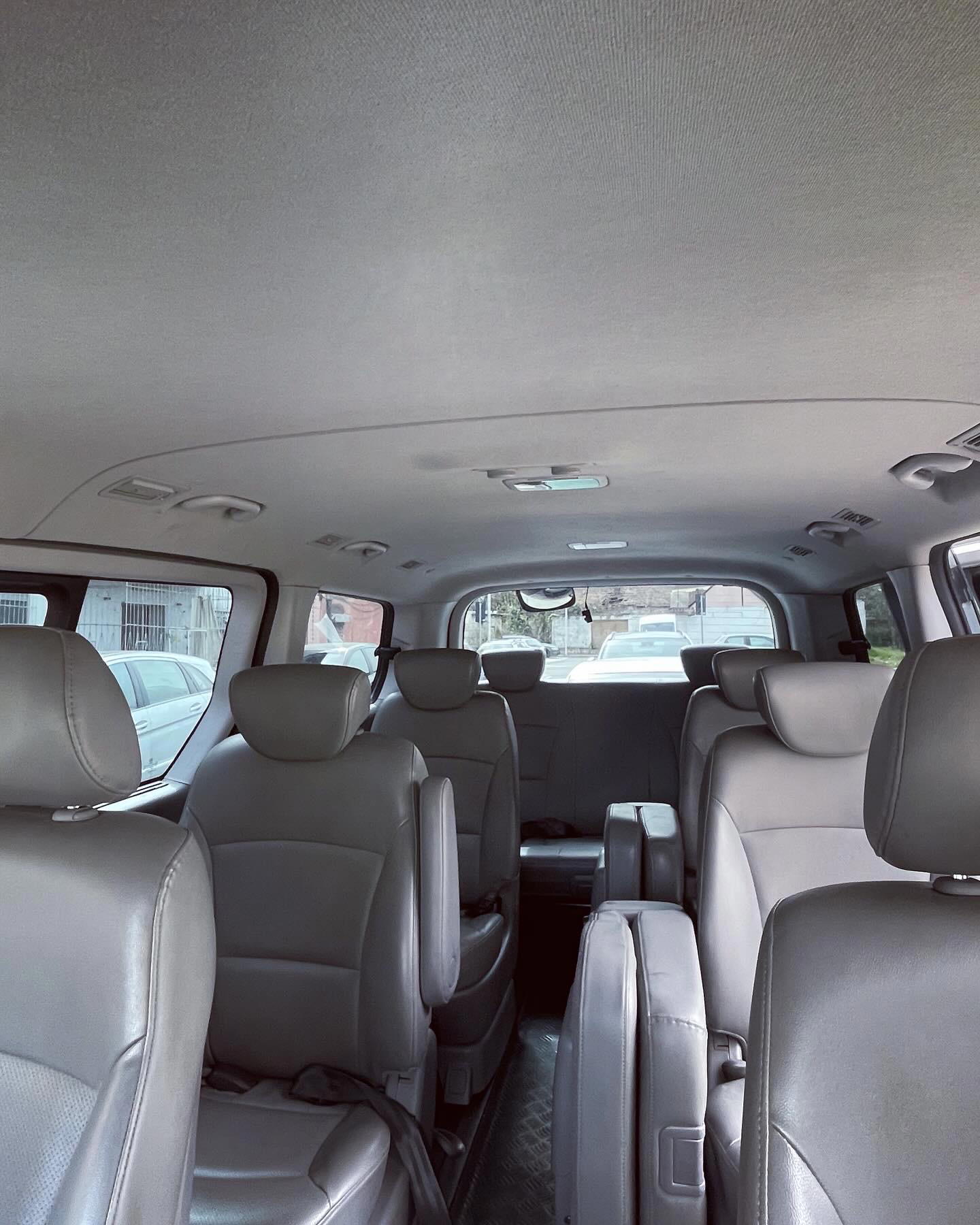 Hyundai Entourage - side view