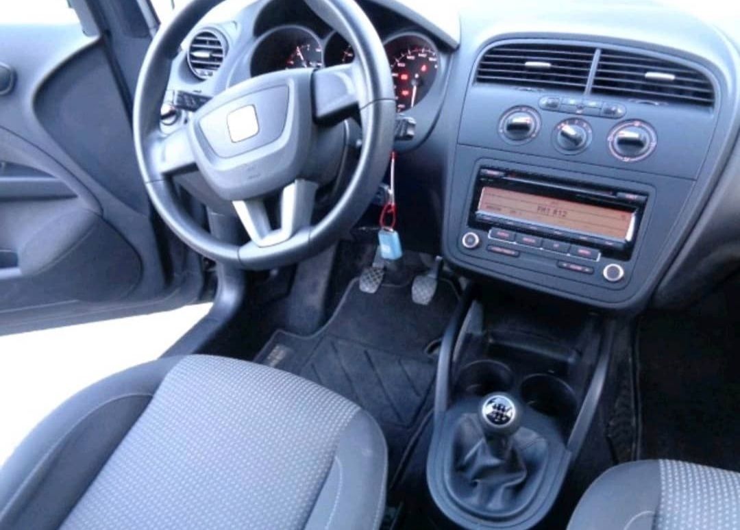 Seat Altea - side view