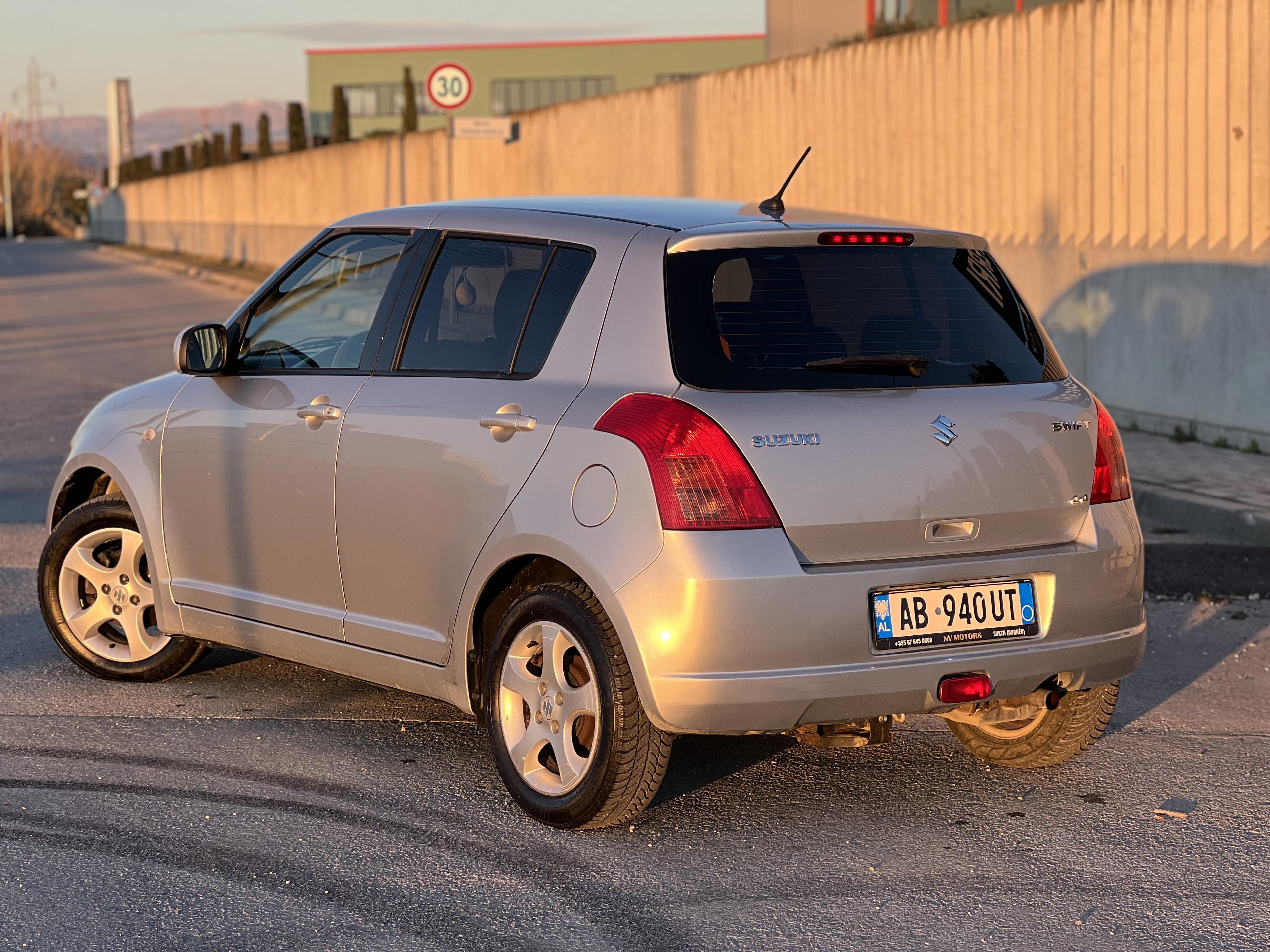 Suzuki Swift - side view