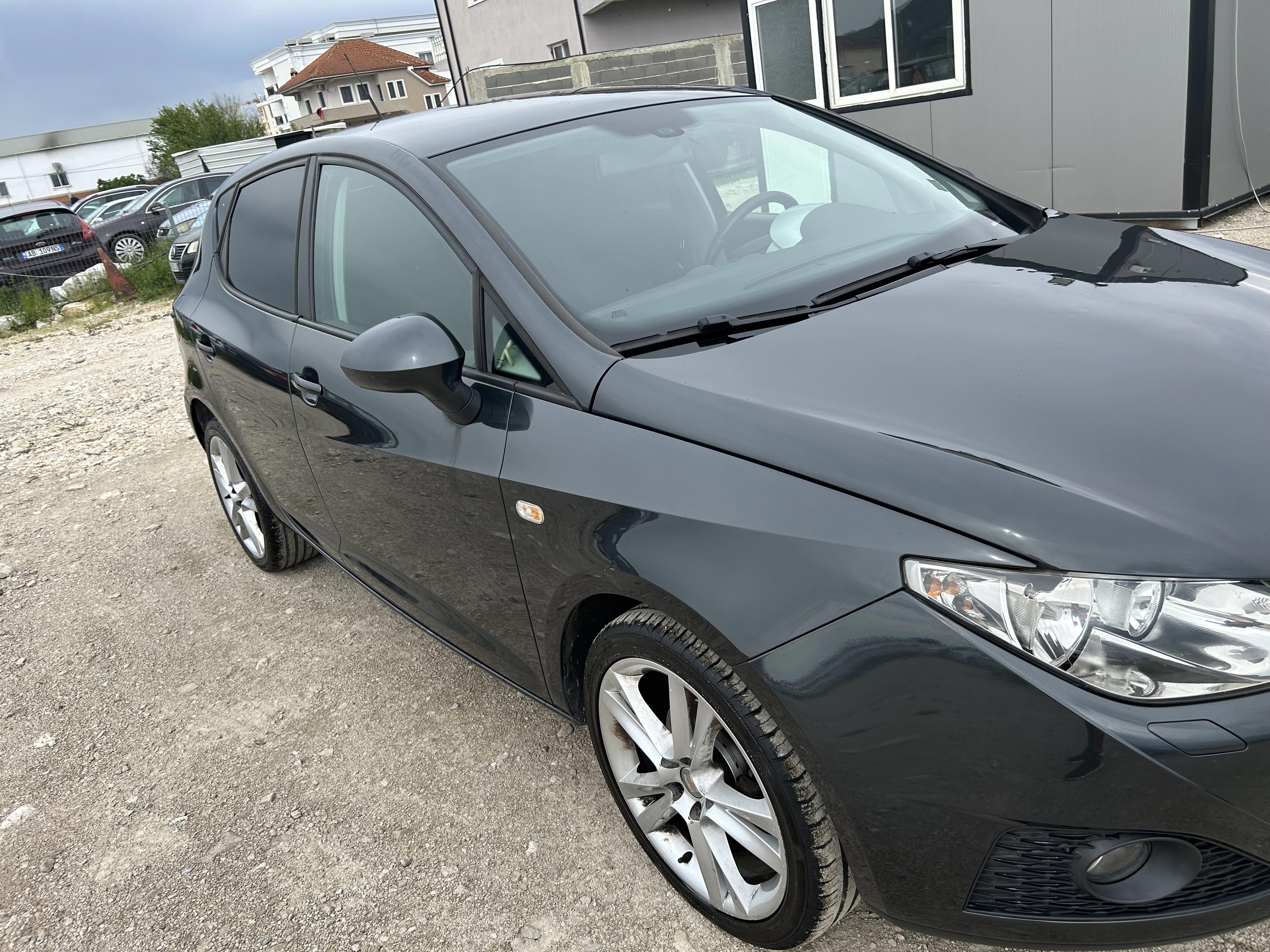 Seat Ibiza - side view