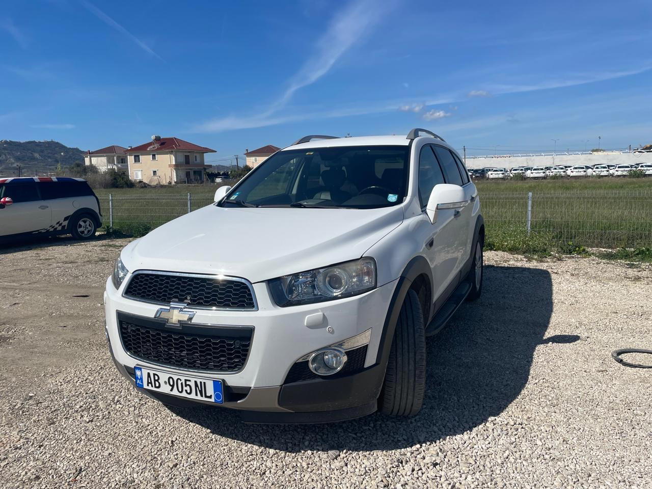 Chevrolet Captiva Sport - side view