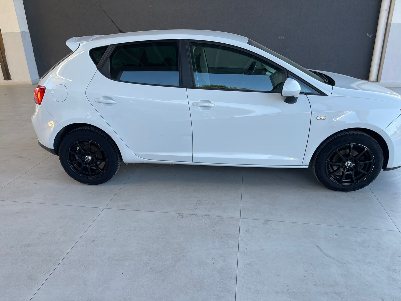 Seat Ibiza - side view