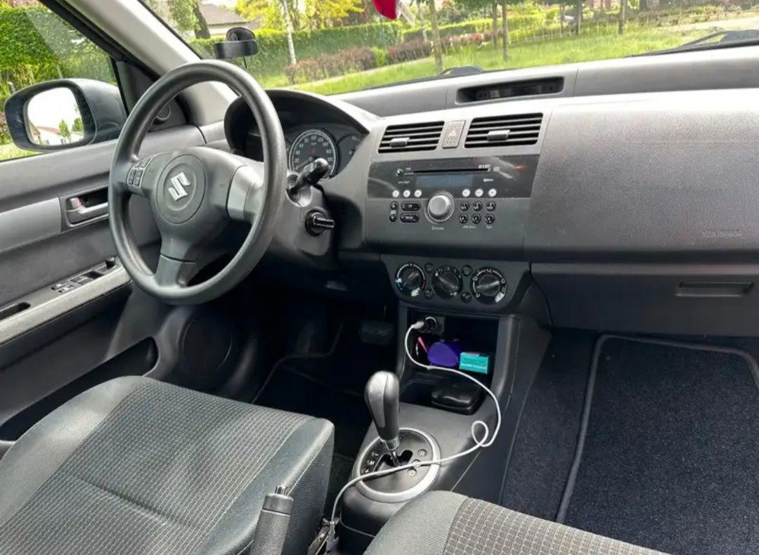 Suzuki Swift - side view