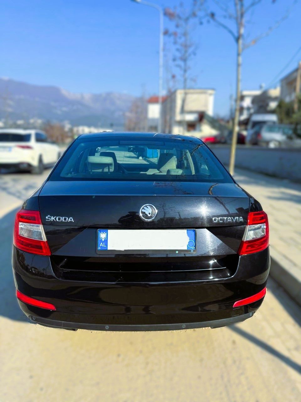 Skoda Octavia - side view