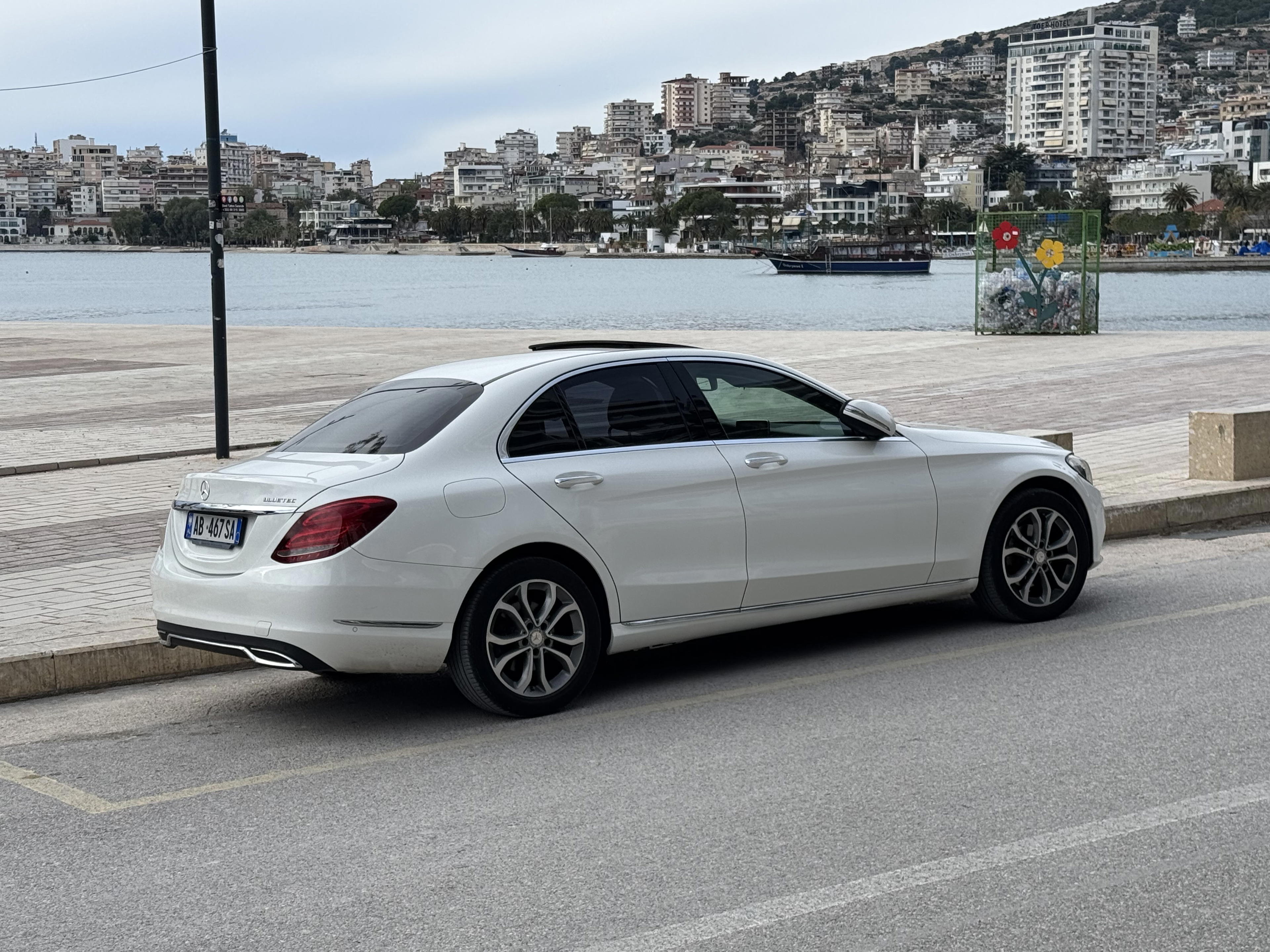 Mercedes-Benz C-Class - side view