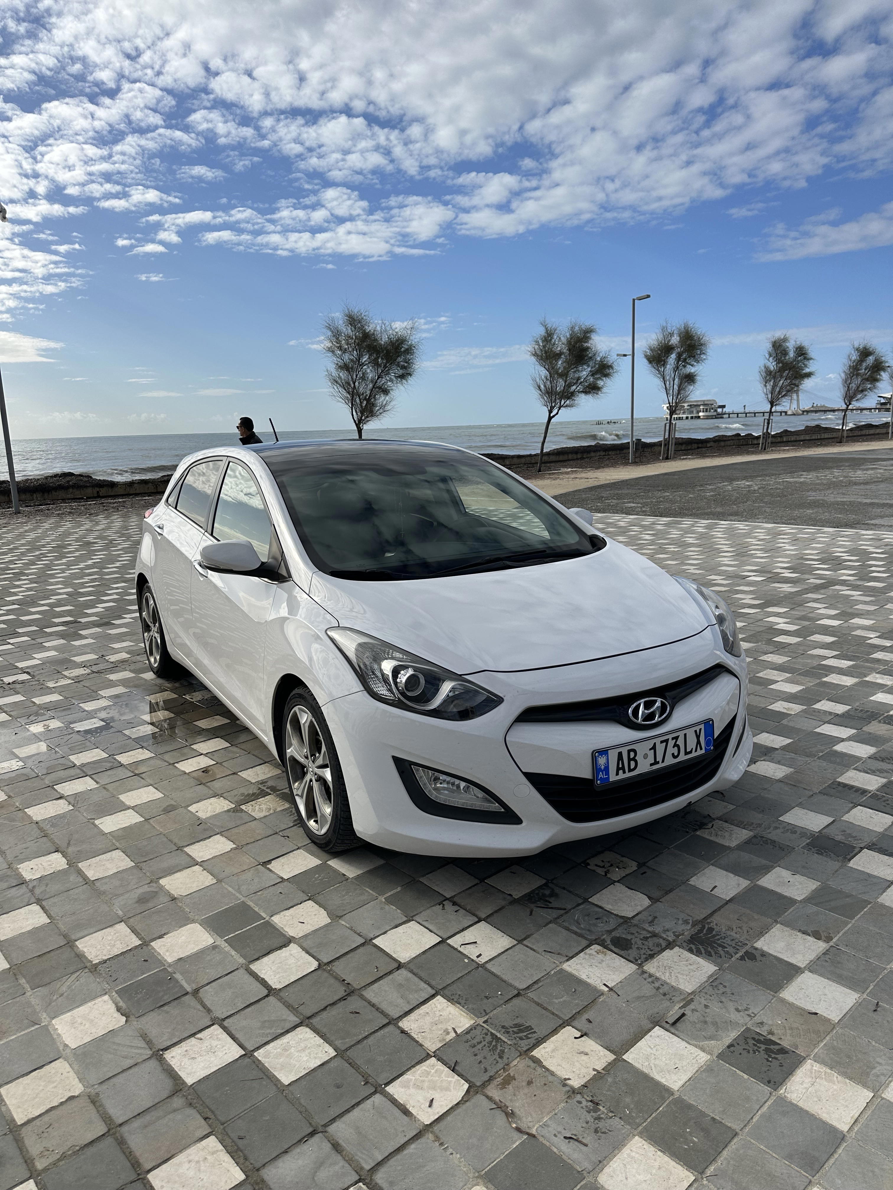 Hyundai Elantra - photo 3