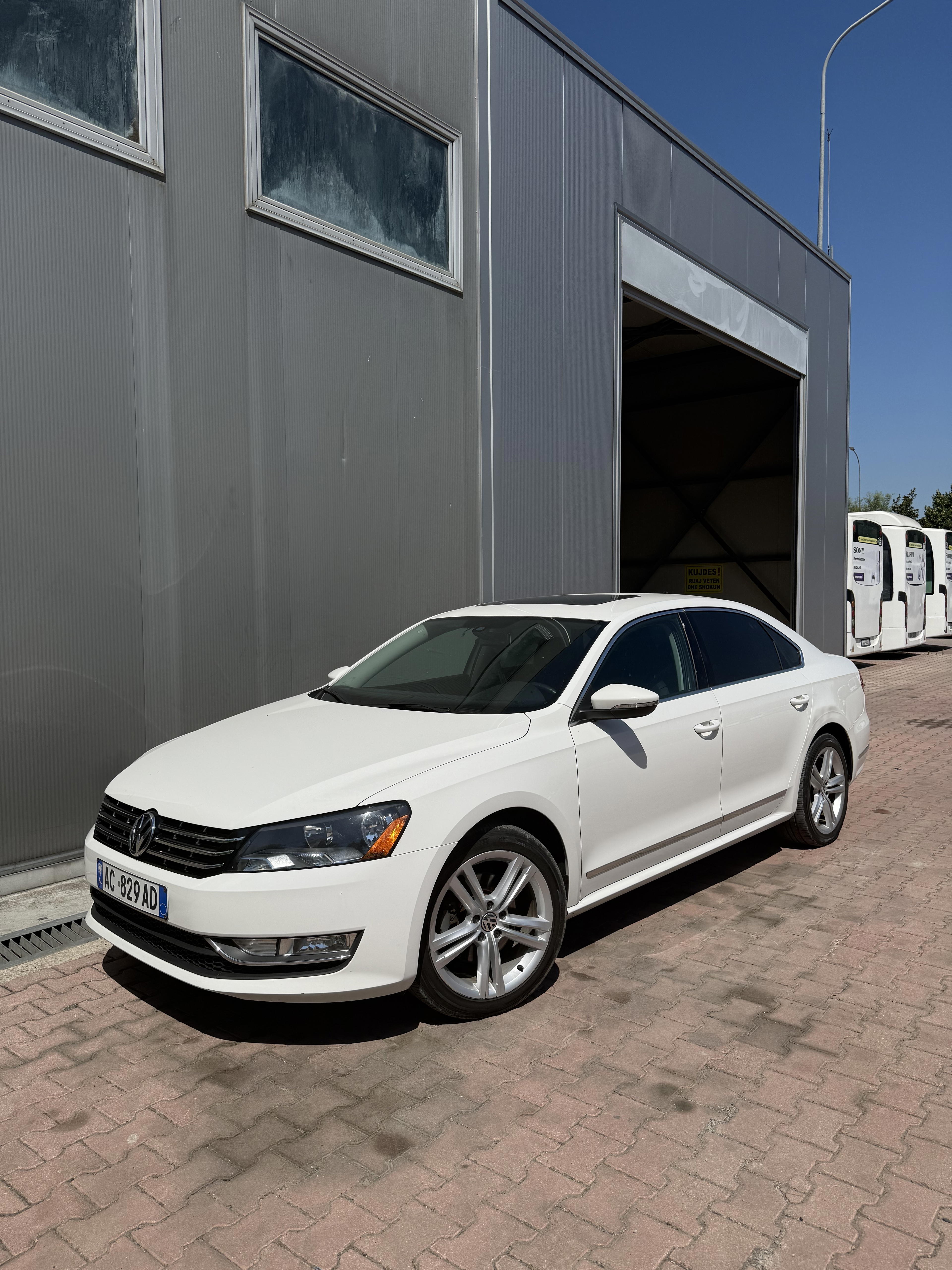 Volkswagen Passat - side view