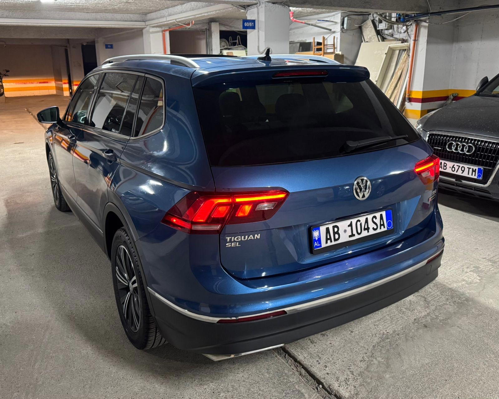 Volkswagen Tiguan - side view