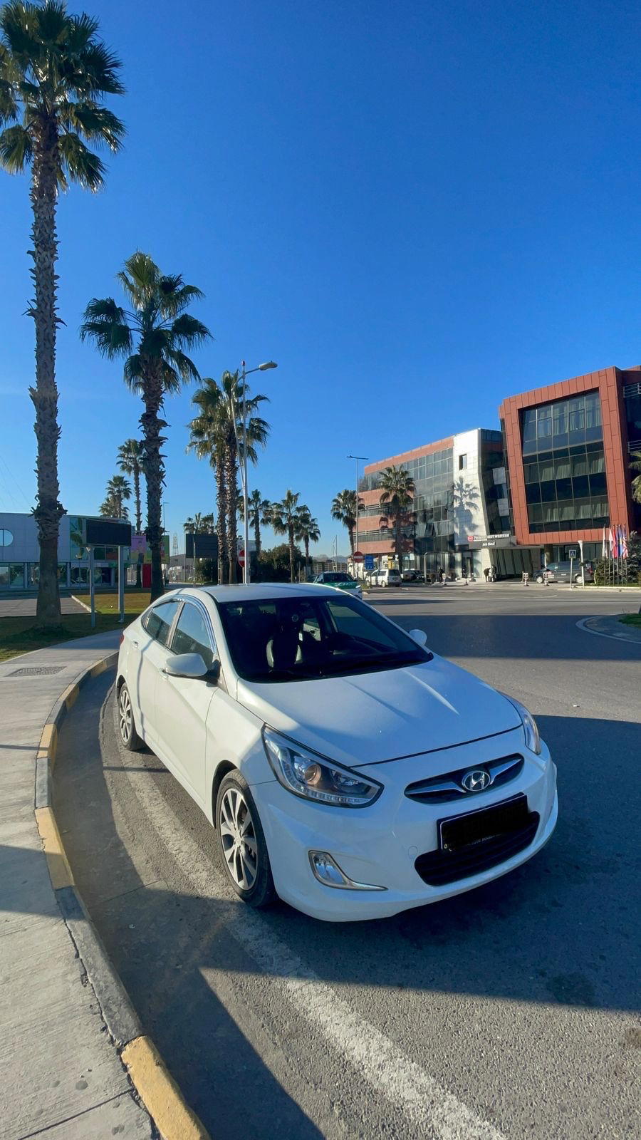 Hyundai Accent - main photo