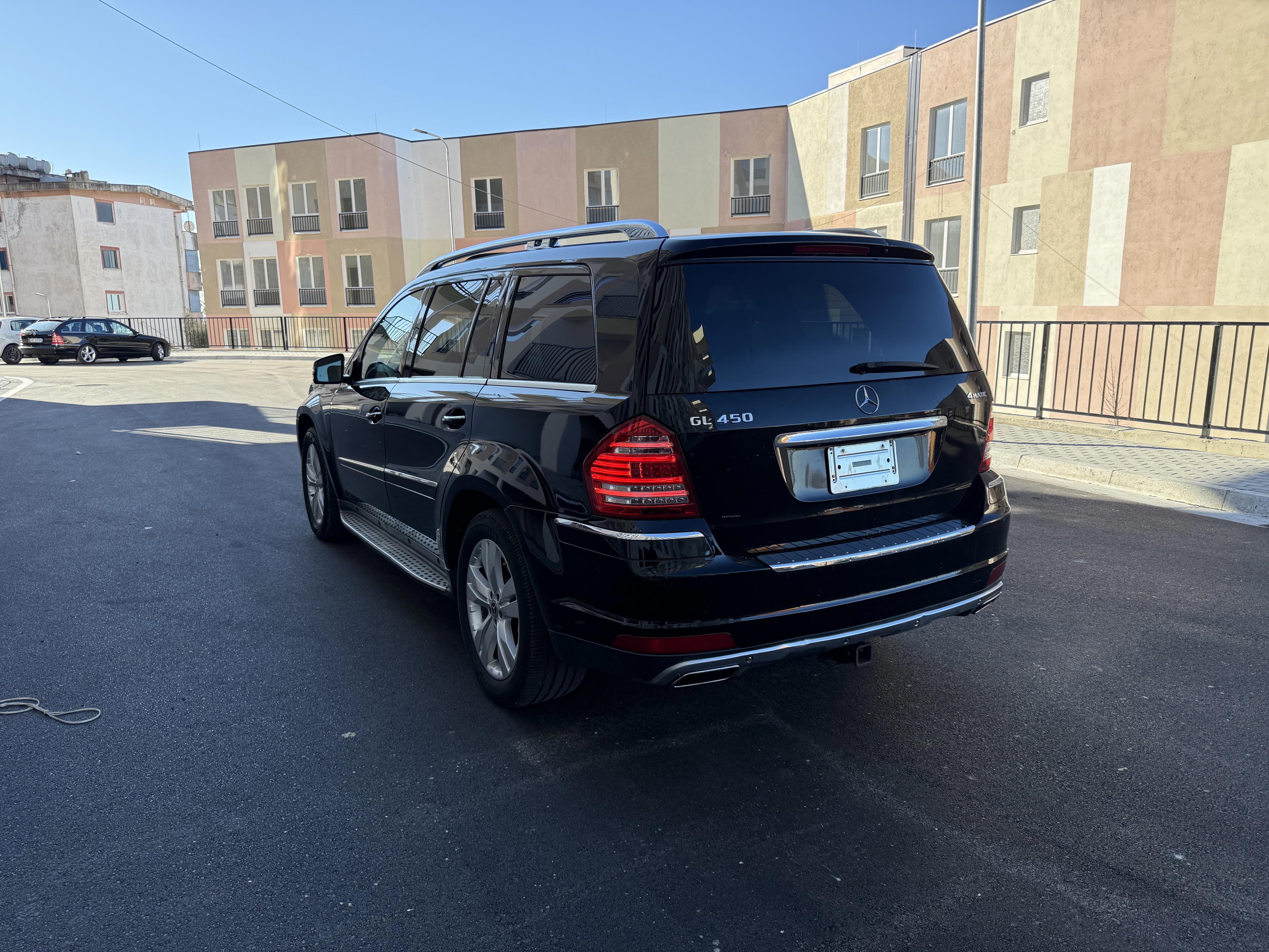 Mercedes-Benz GL-Class - main photo