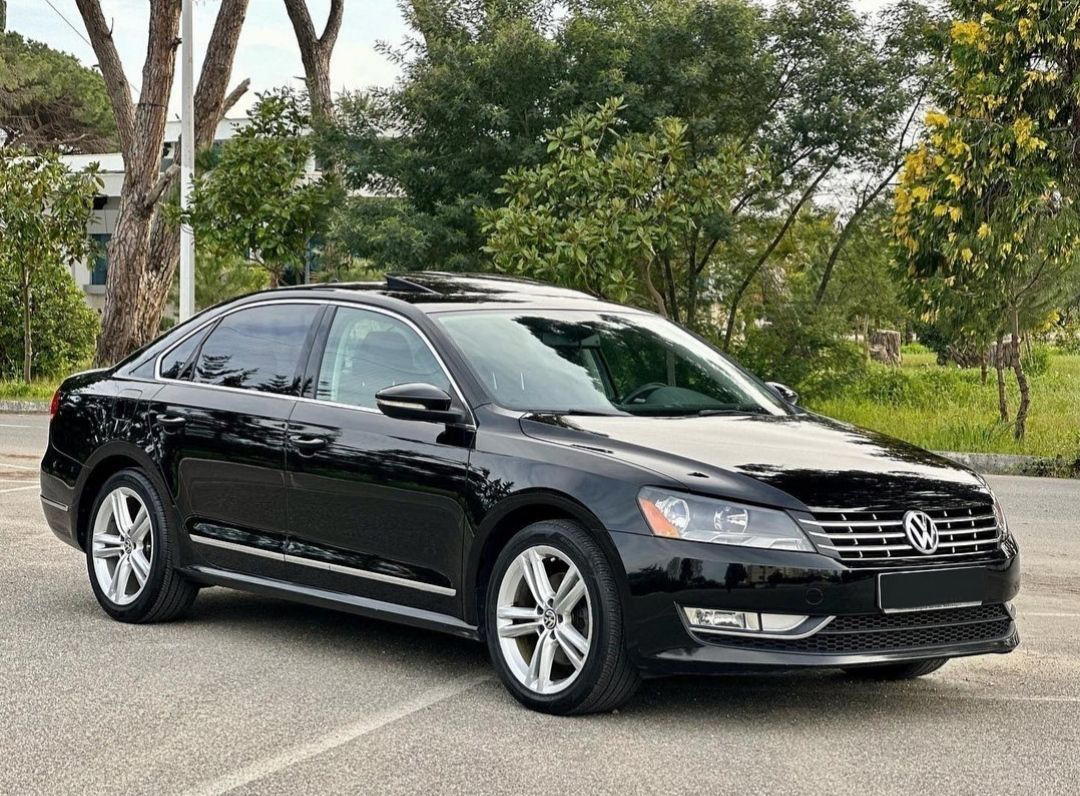 Volkswagen Passat - main photo