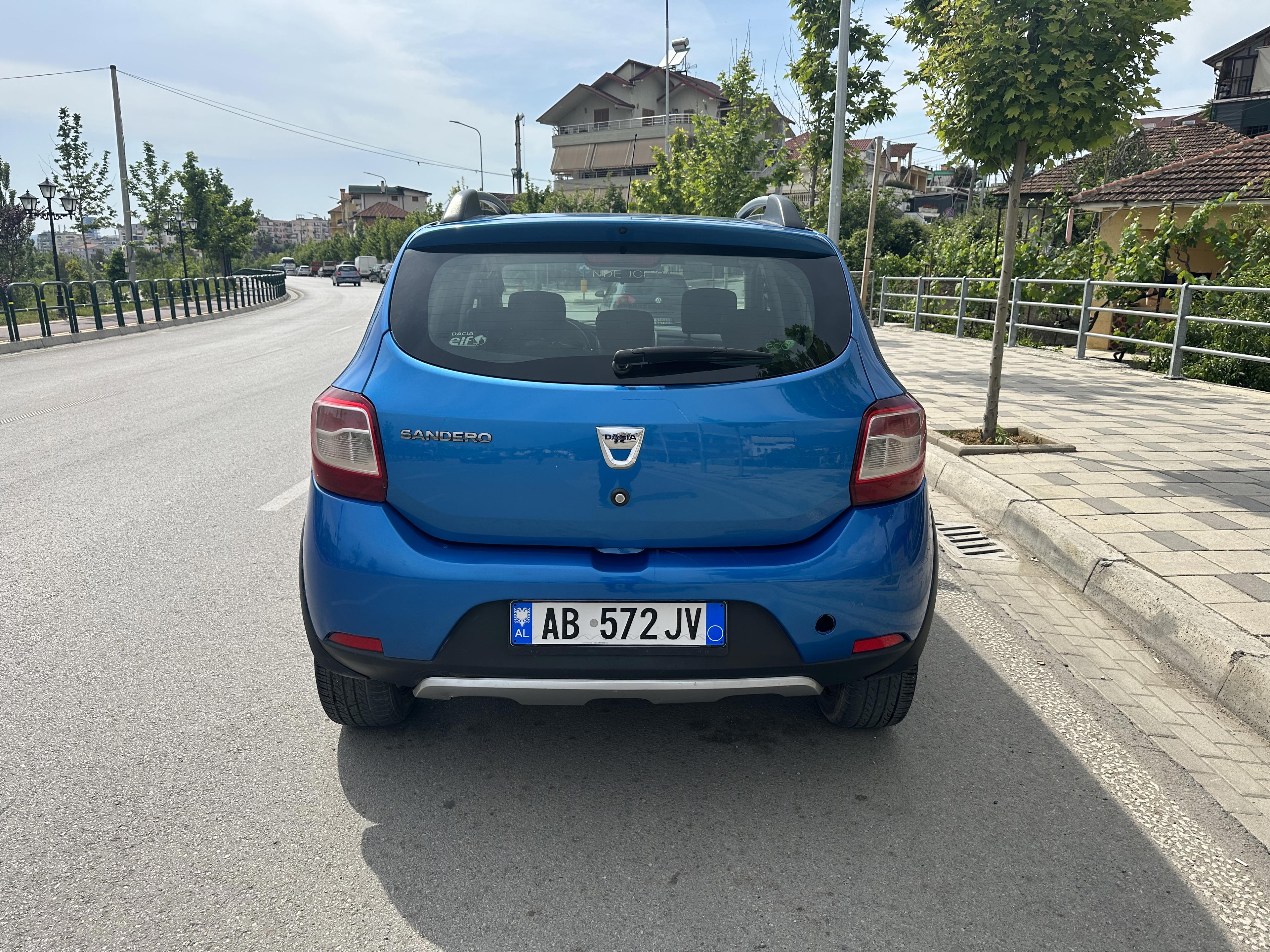 Dacia Sandero Stepway - side view
