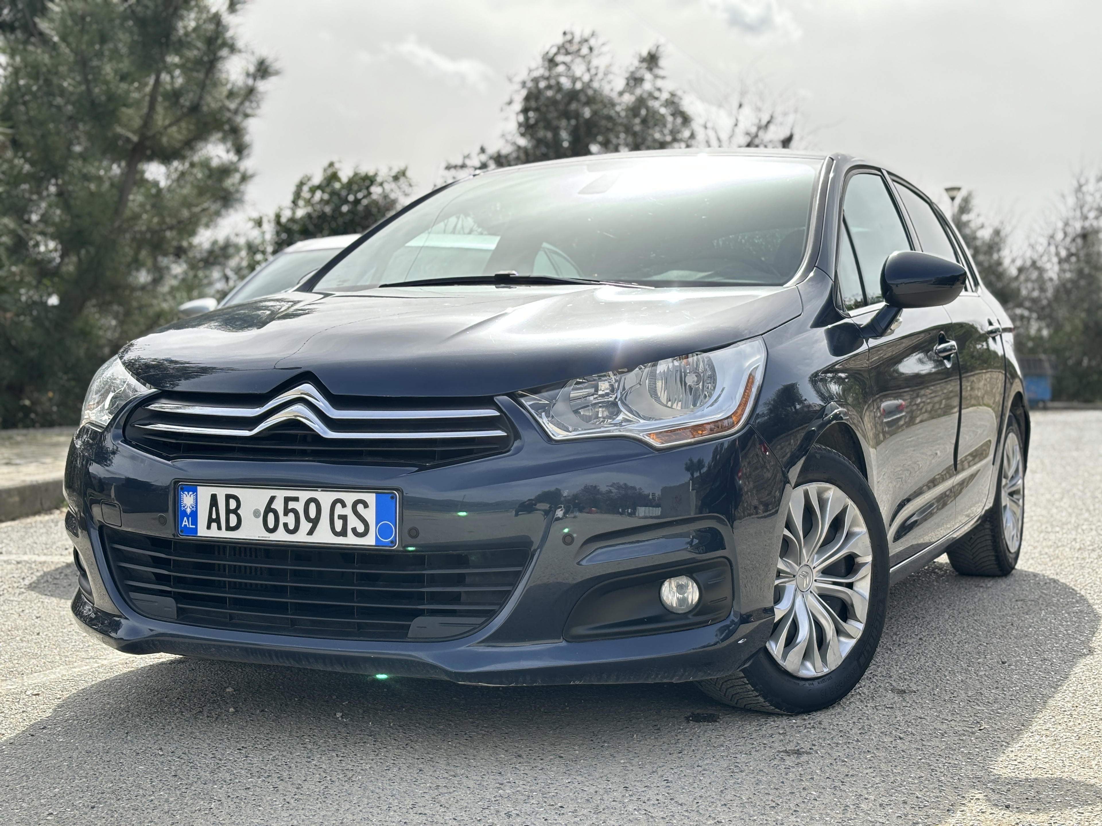 Citroen C4 - main photo