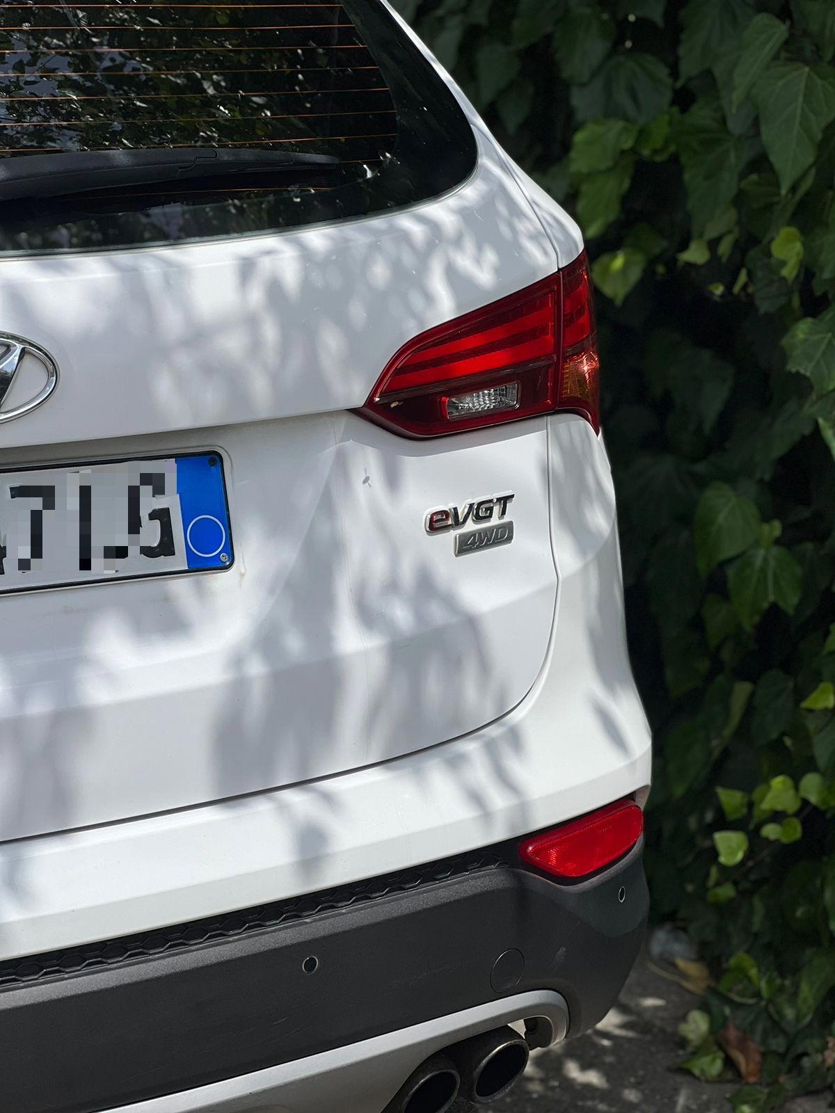 Hyundai Santa Fe XL - side view