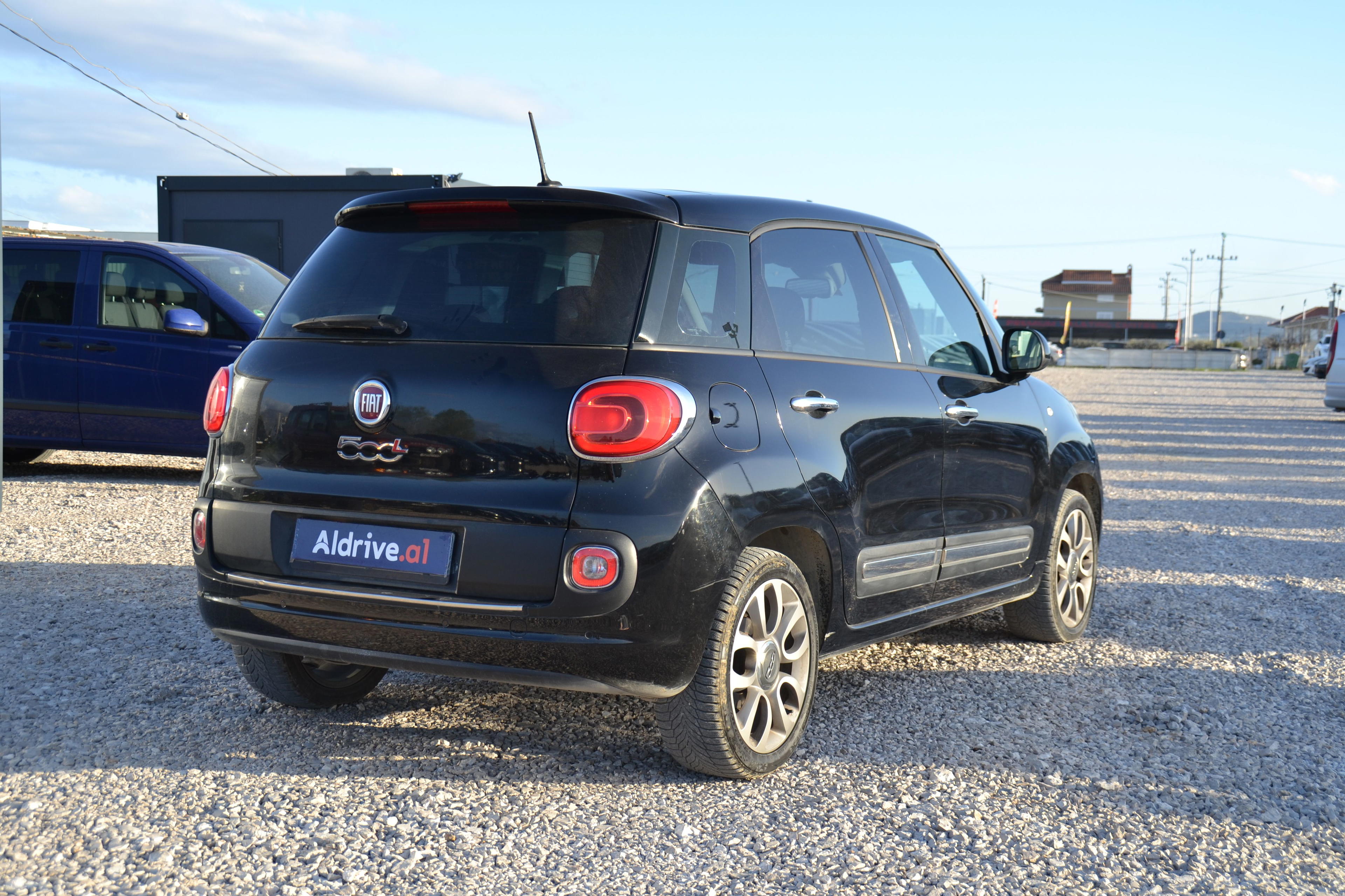 FIAT 500L - side view