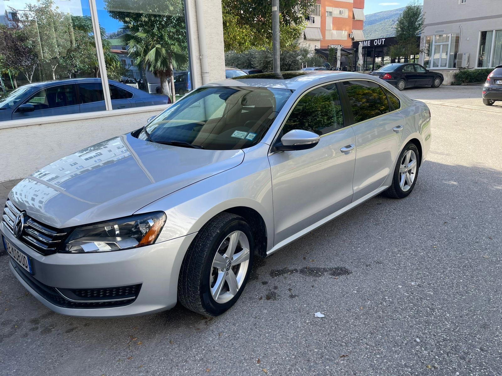 Volkswagen Passat - main photo