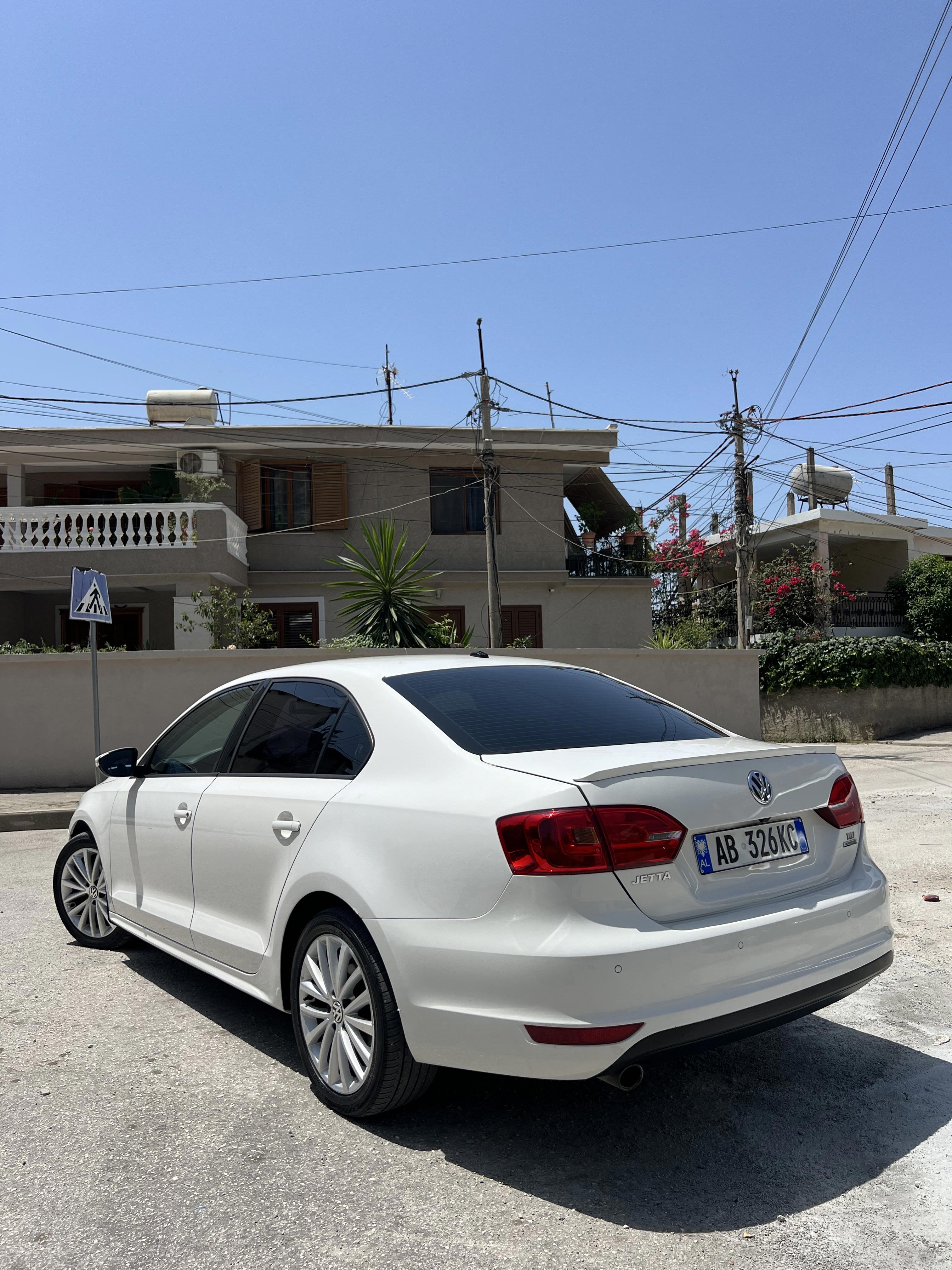 Volkswagen Jetta - side view