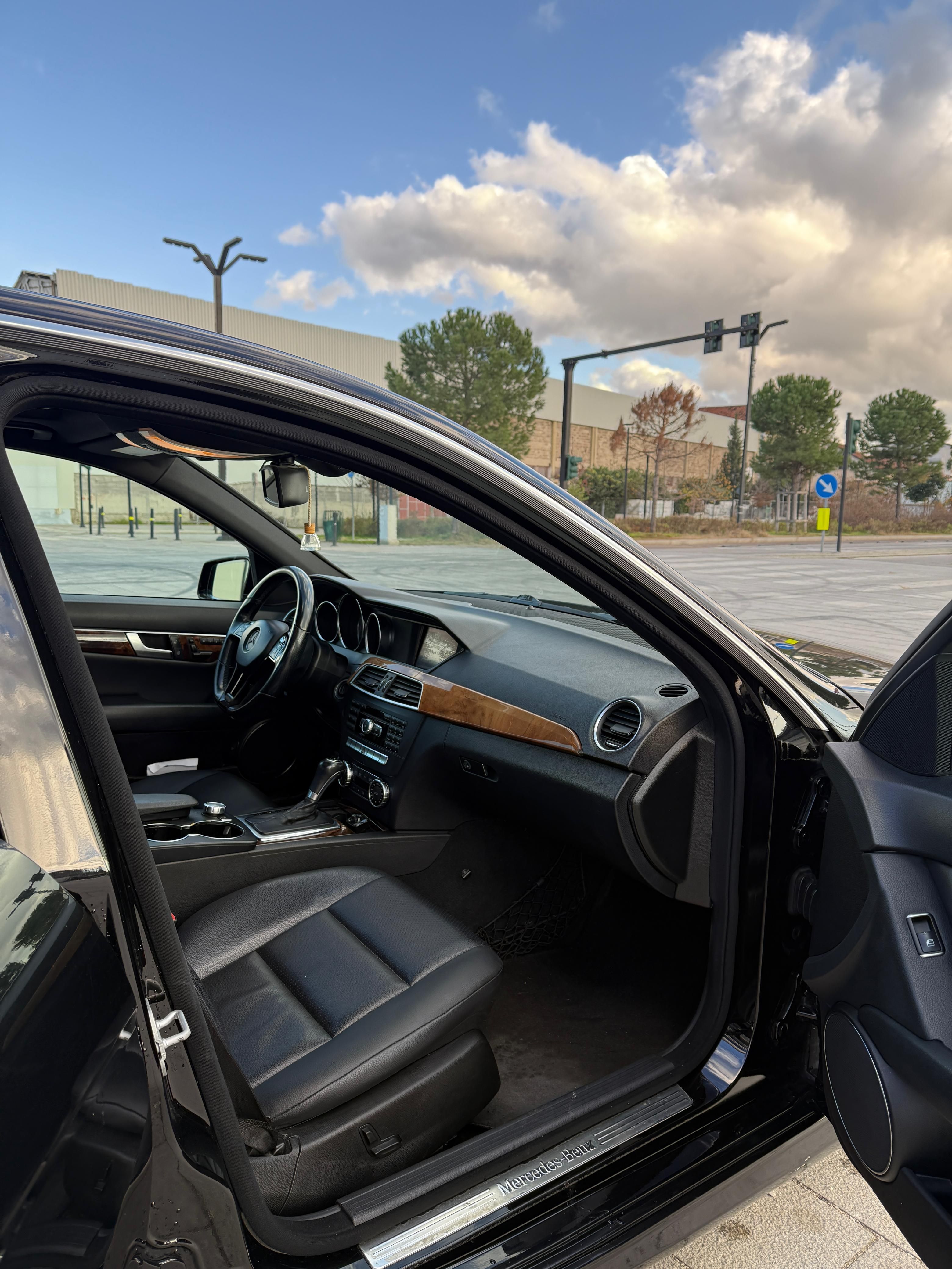 Mercedes-Benz C-Class - photo 4