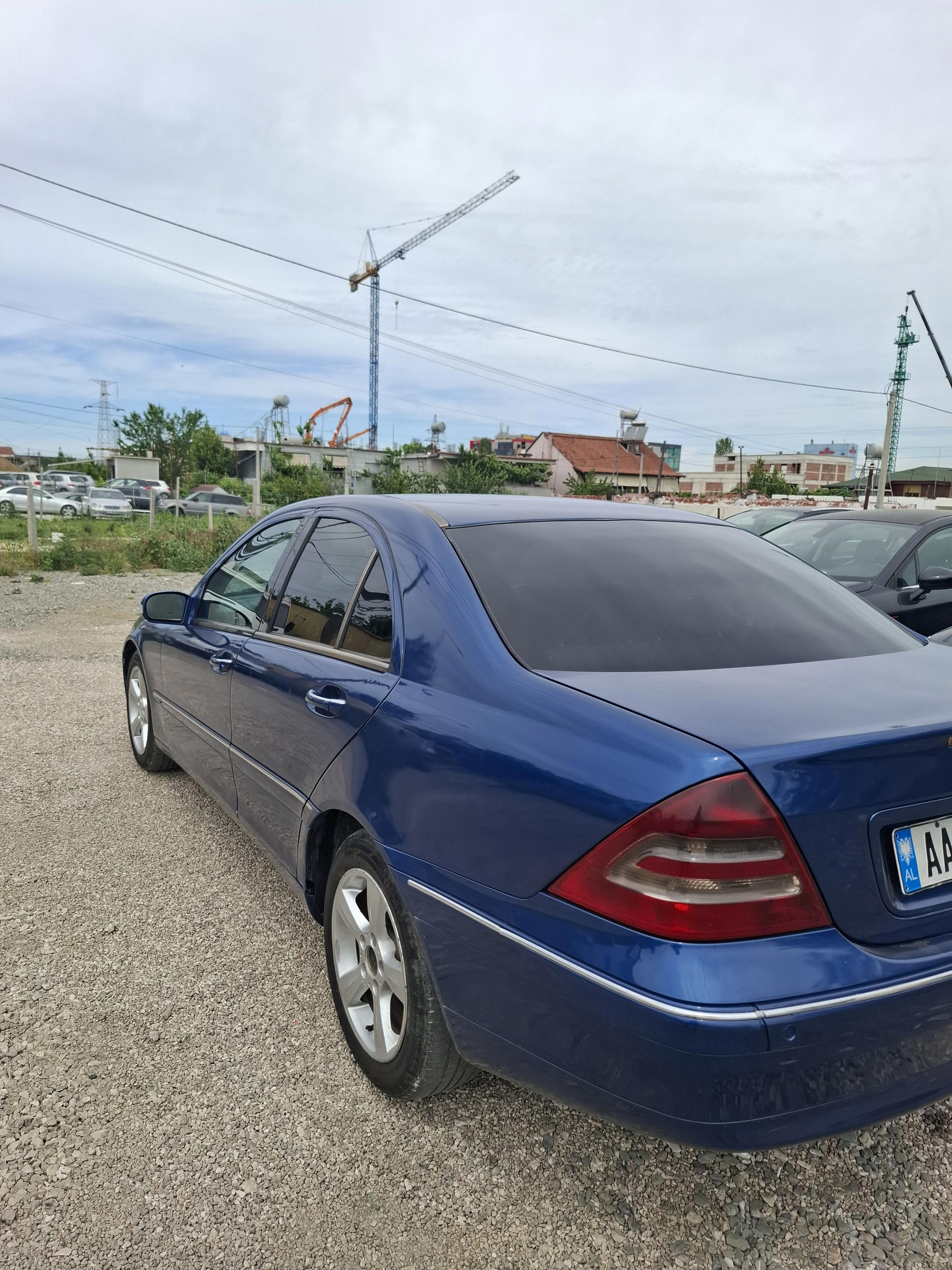 Mercedes-Benz C-Class - side view