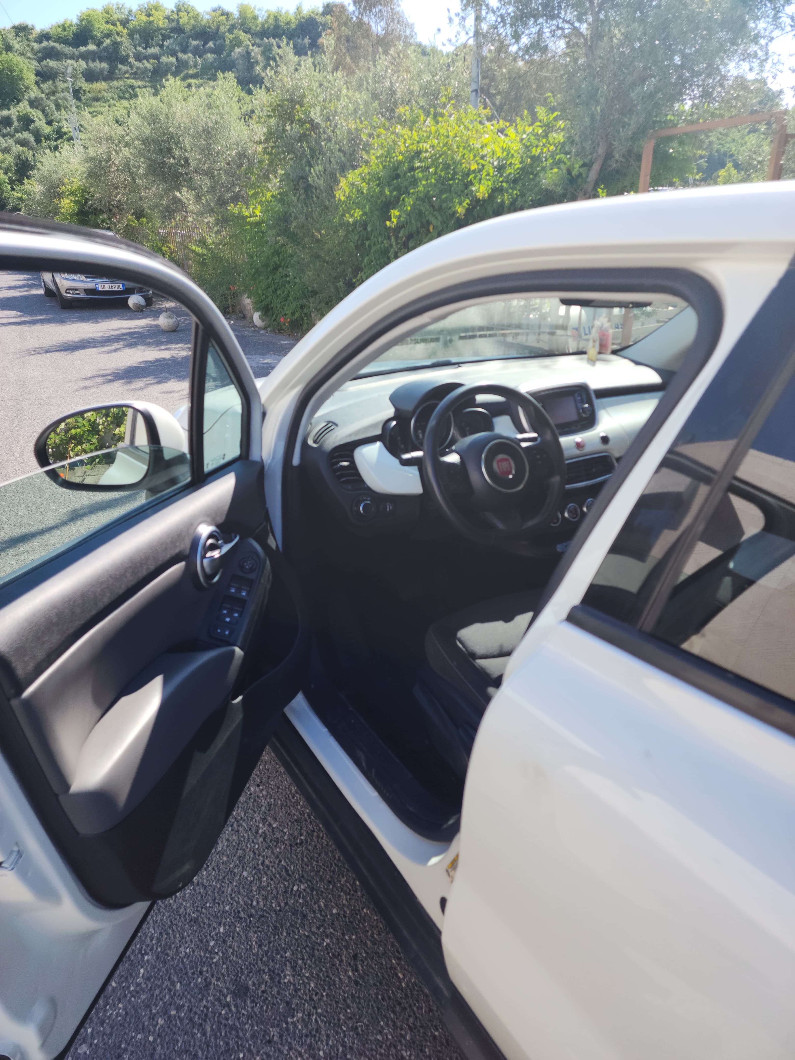FIAT 500X - side view