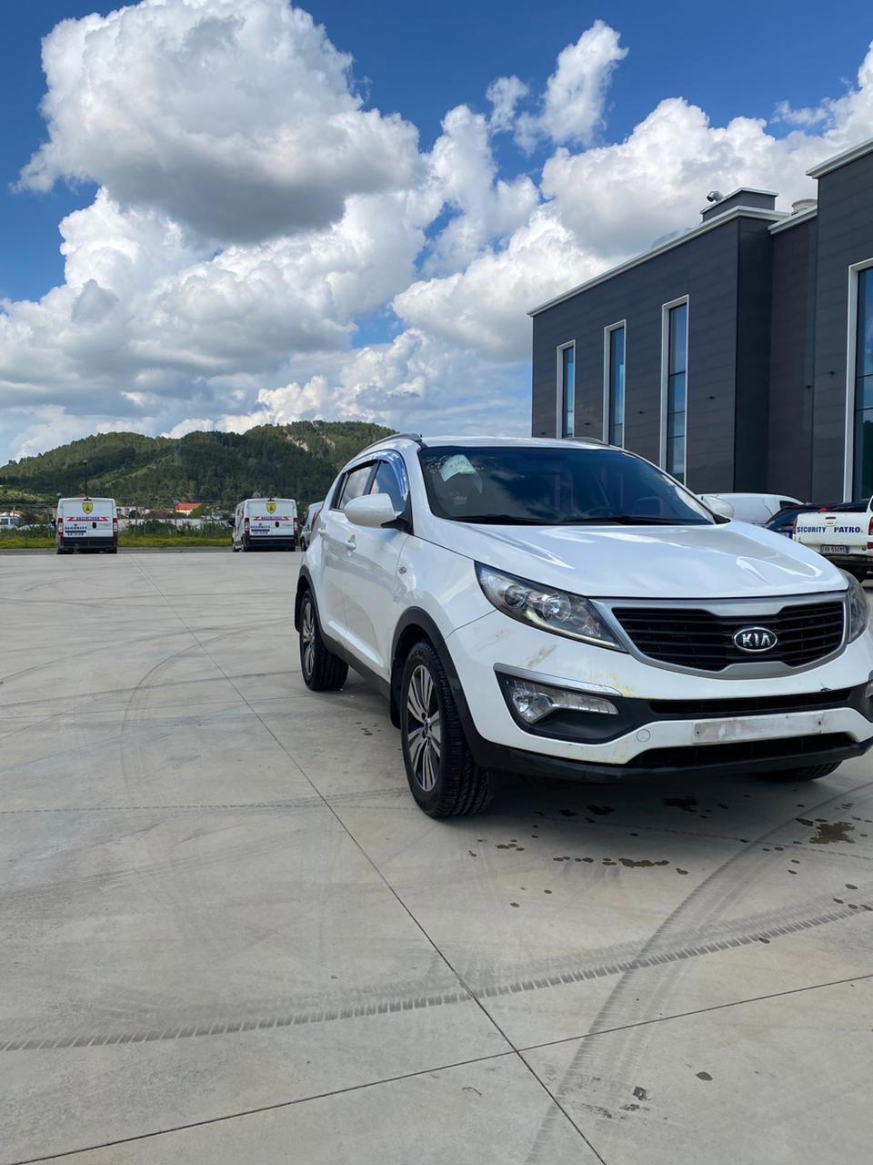 Kia Sportage - side view