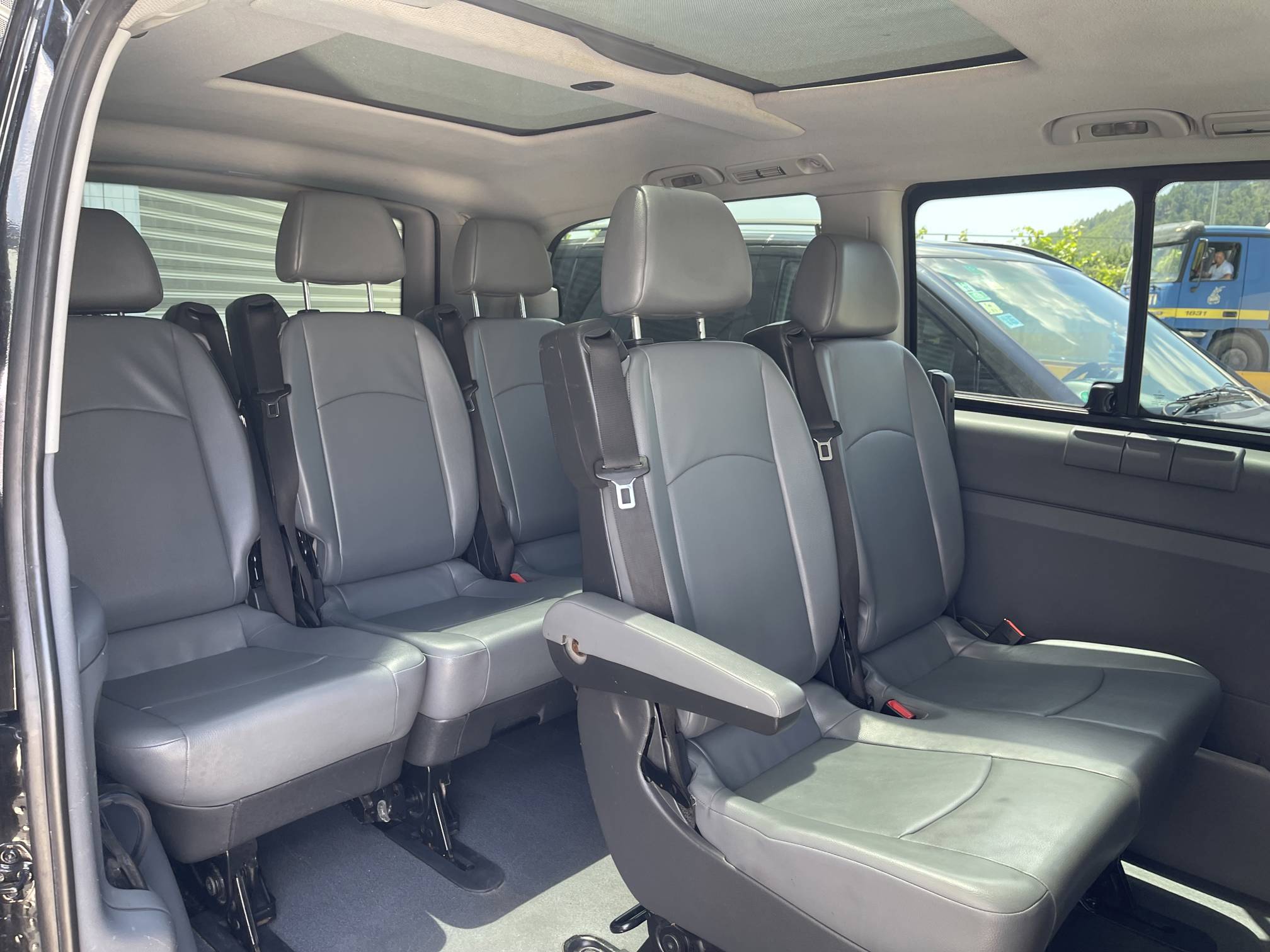 Mercedes-Benz Vito - side view