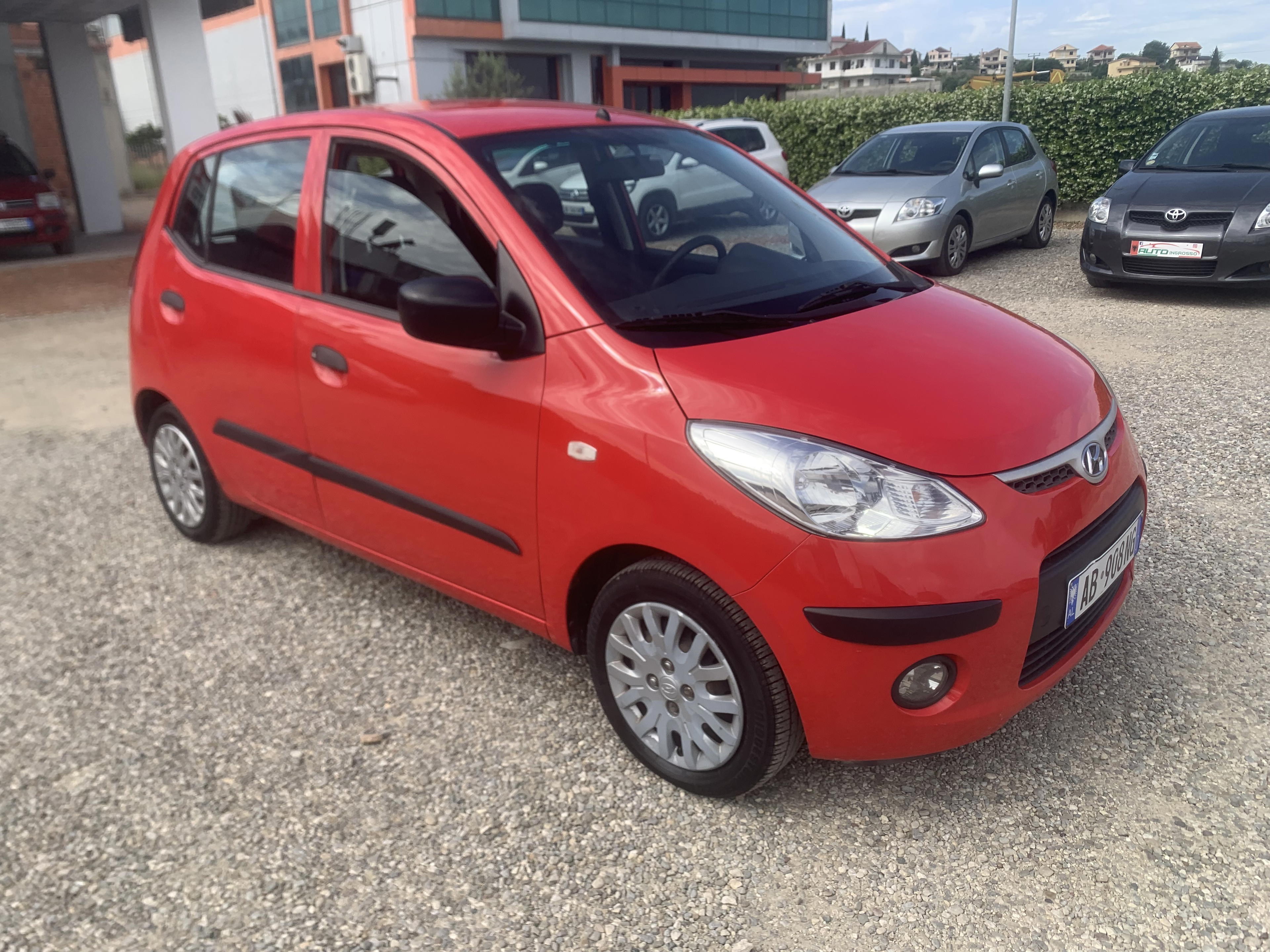 Hyundai i10 - side view