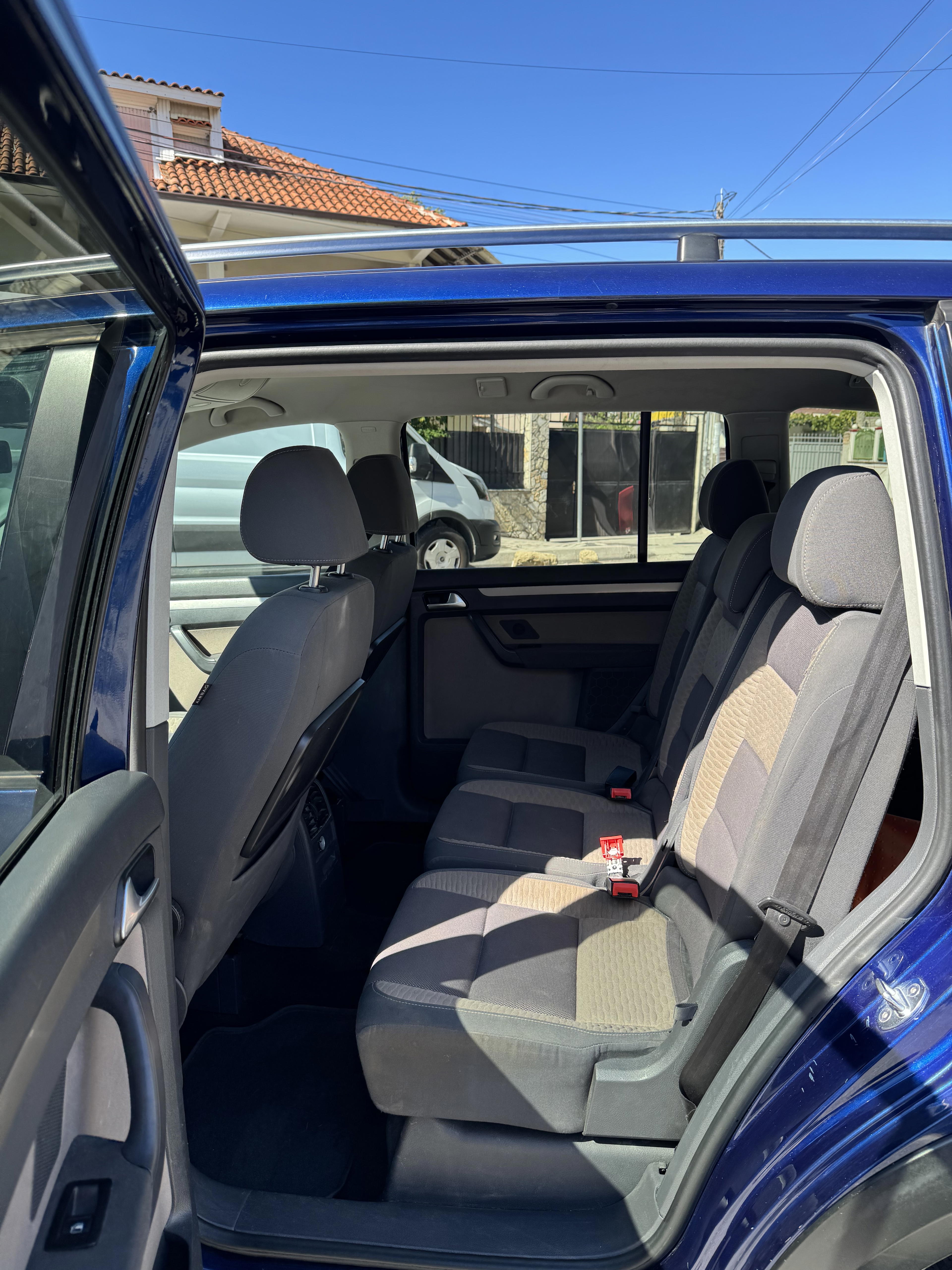 Volkswagen Touran - photo 4