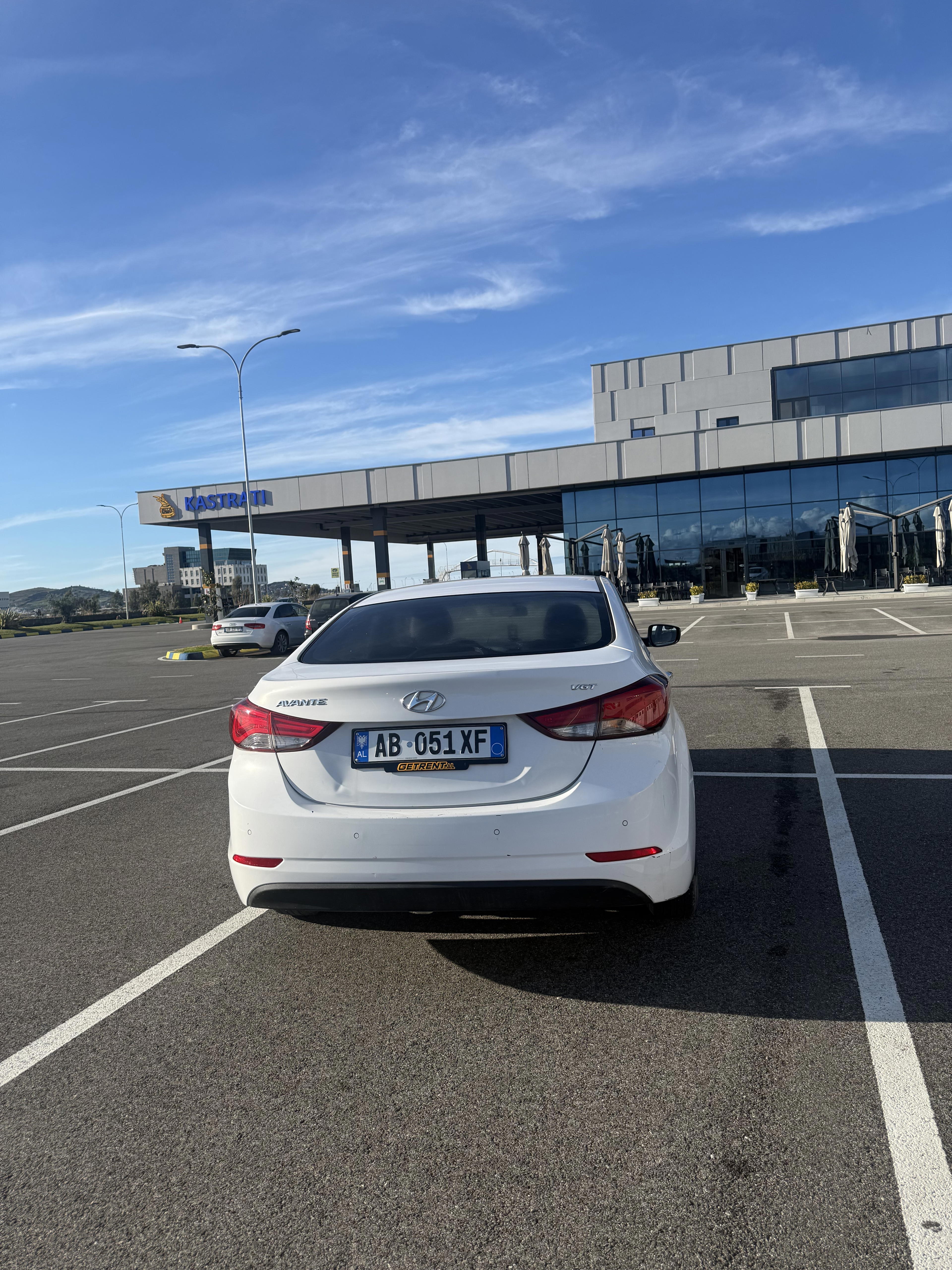 Hyundai Avante - side view