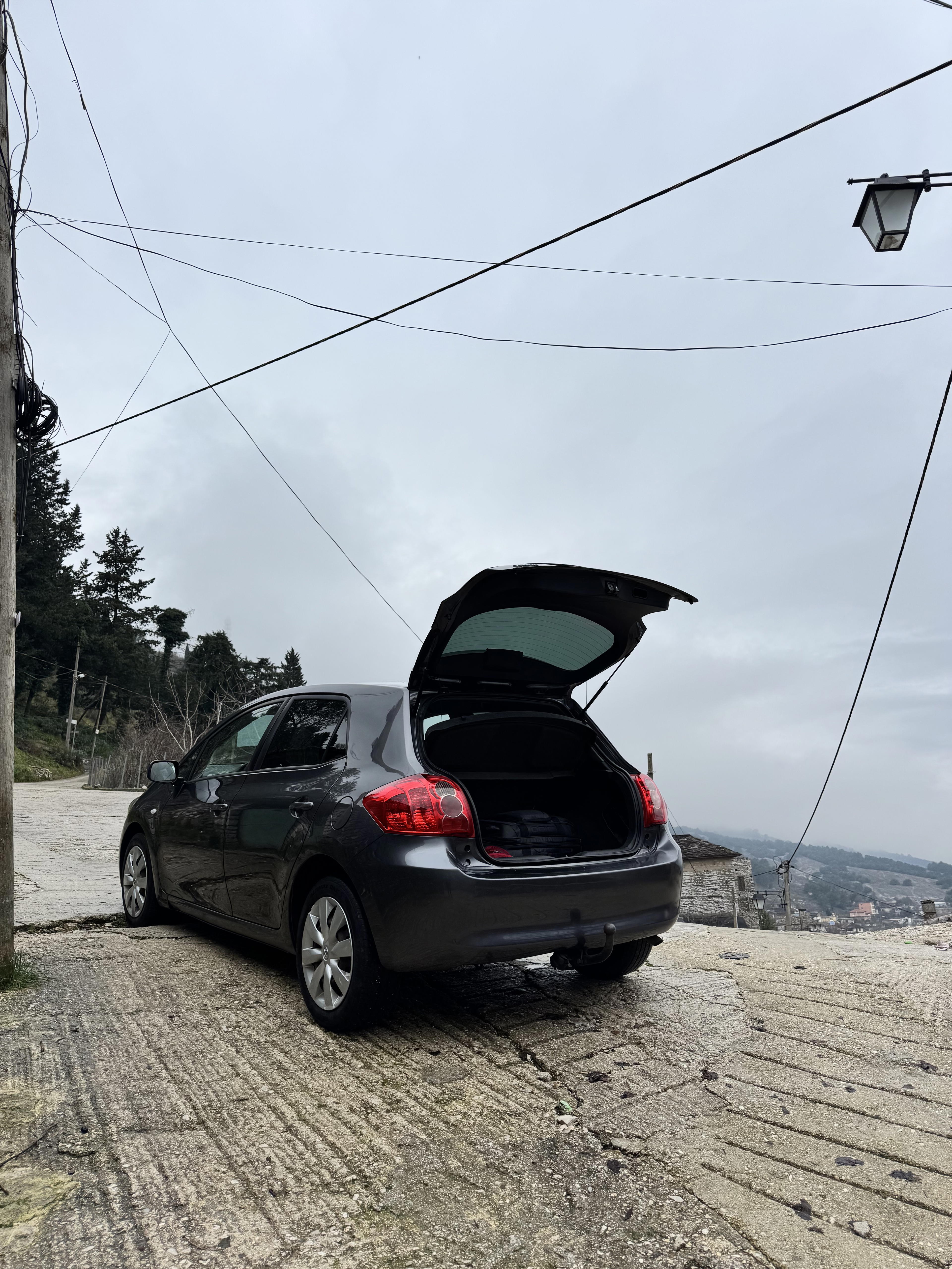 Toyota Auris - side view
