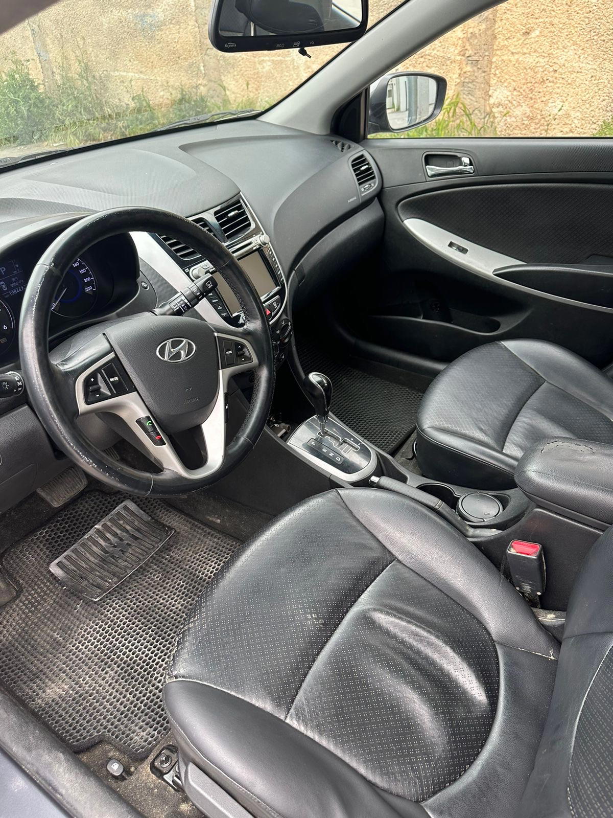 Hyundai Accent - photo 3
