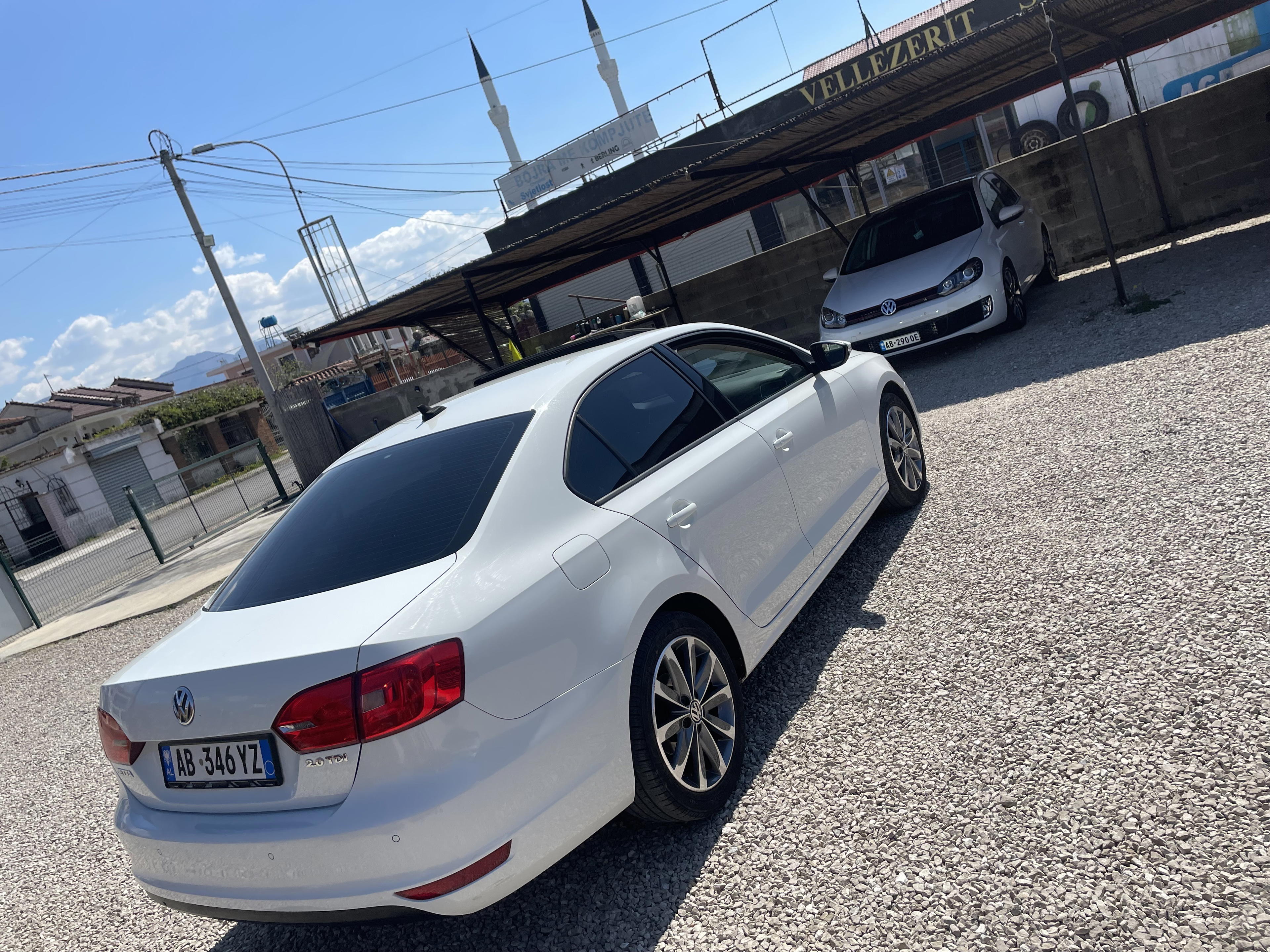 Volkswagen Jetta - side view