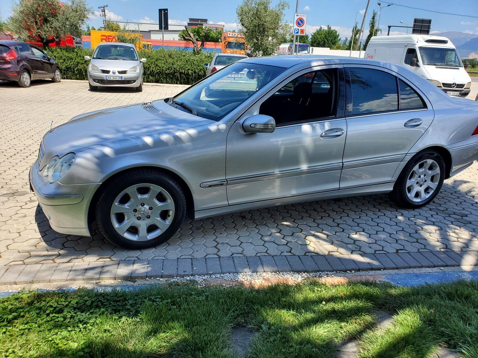 Mercedes-Benz C-Class - side view