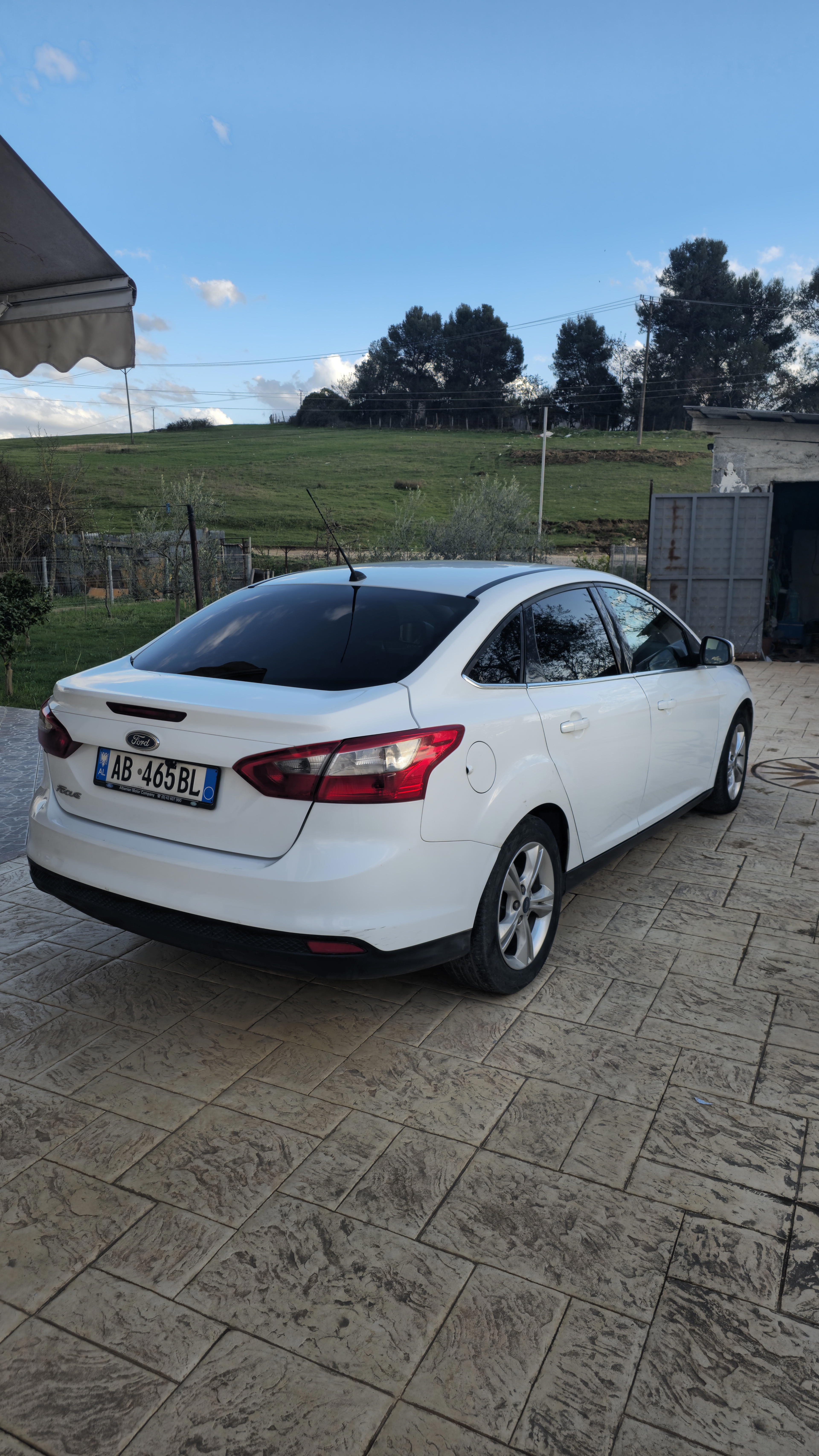 Ford Focus - side view