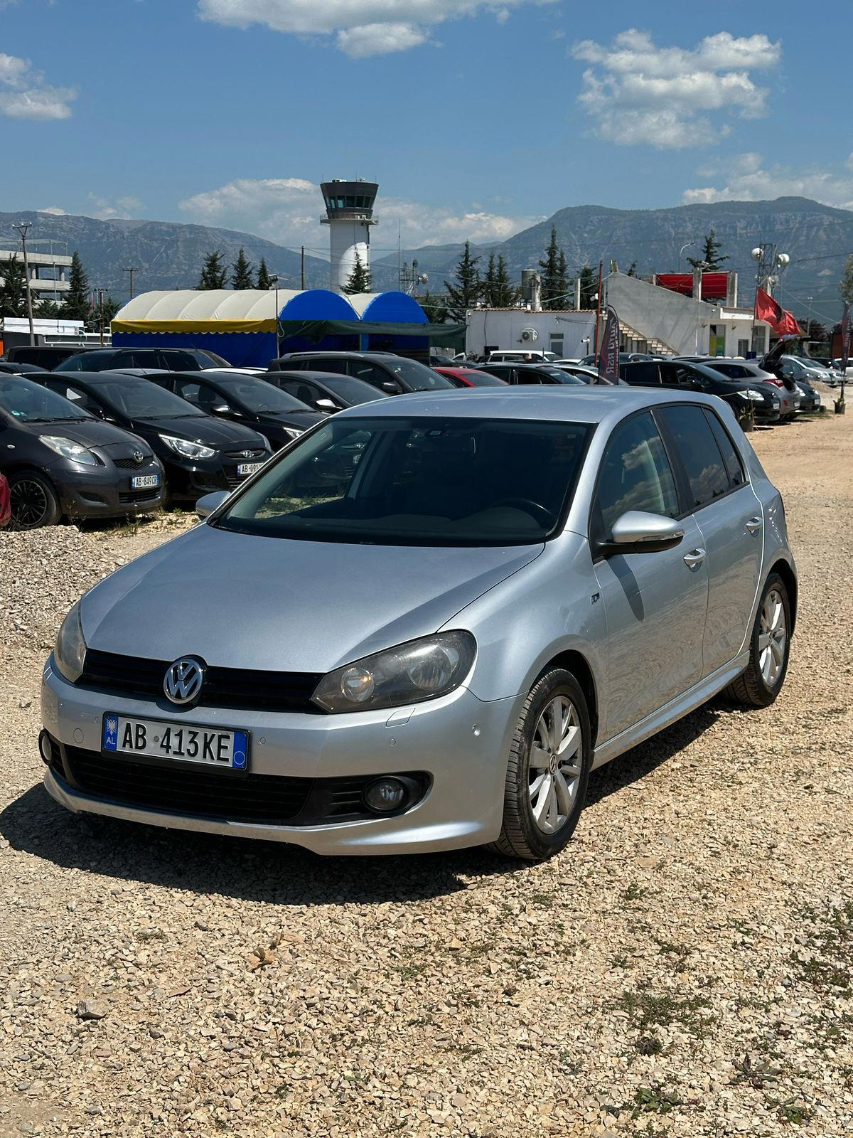 Volkswagen Golf - main photo