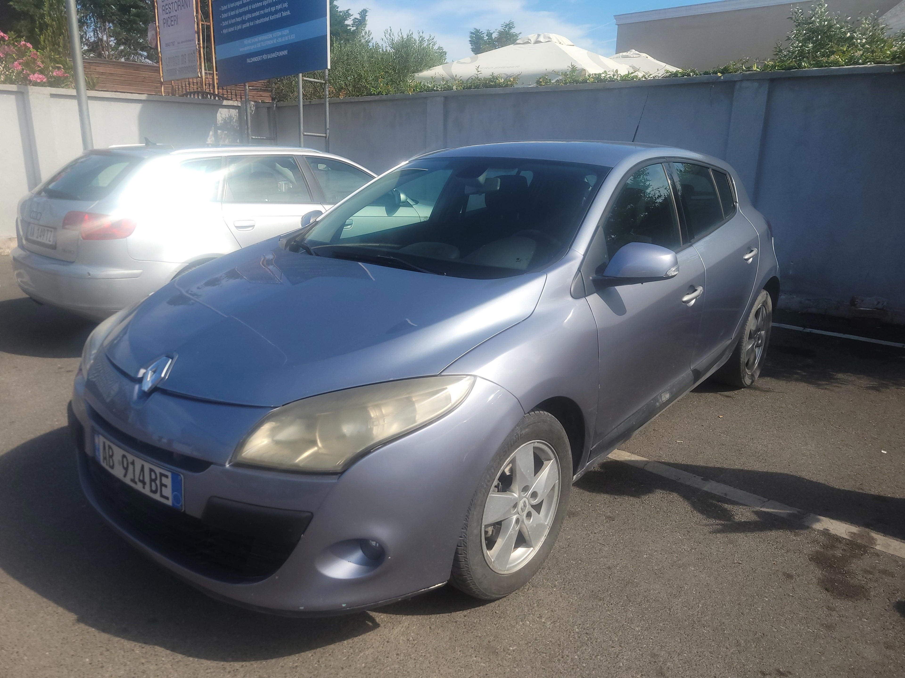 Renault Megane - side view