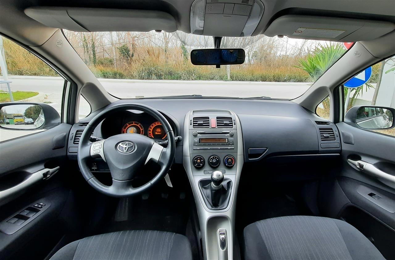 Toyota Auris - photo 4