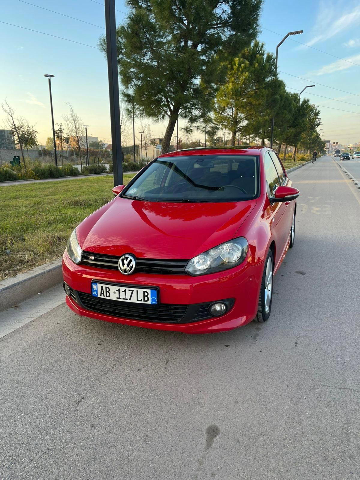 Volkswagen Golf - main photo