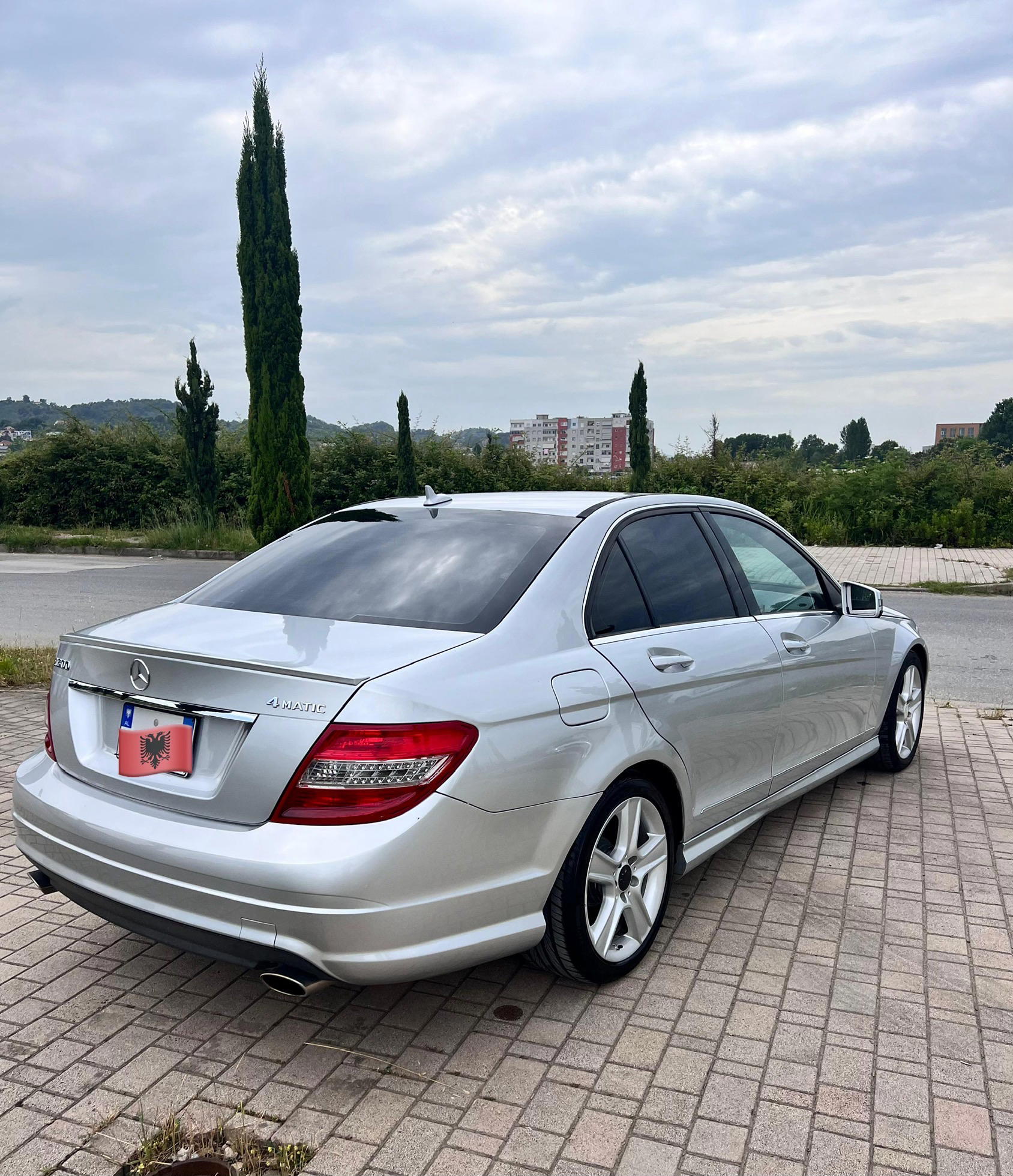 Mercedes-Benz 300 D - side view