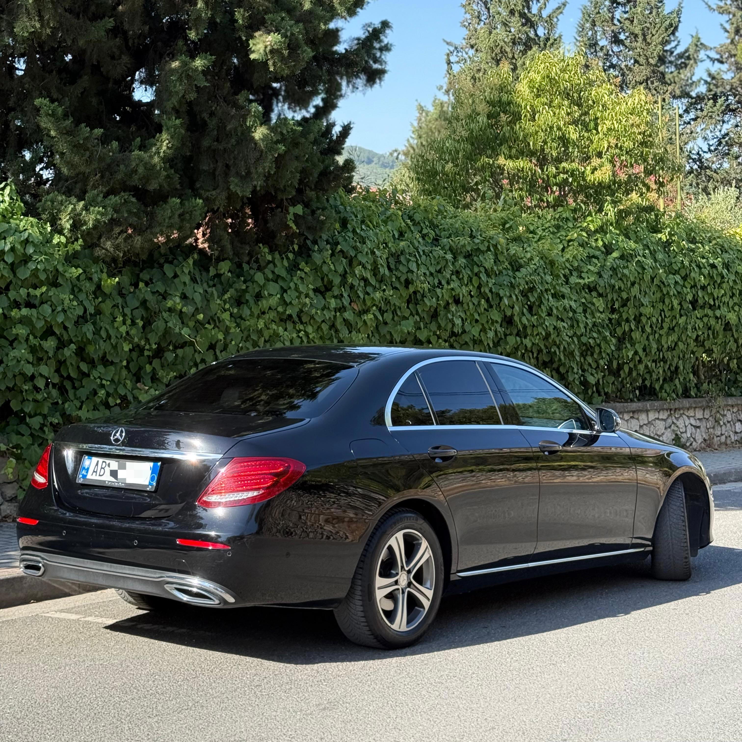 Mercedes-Benz E-Class - side view
